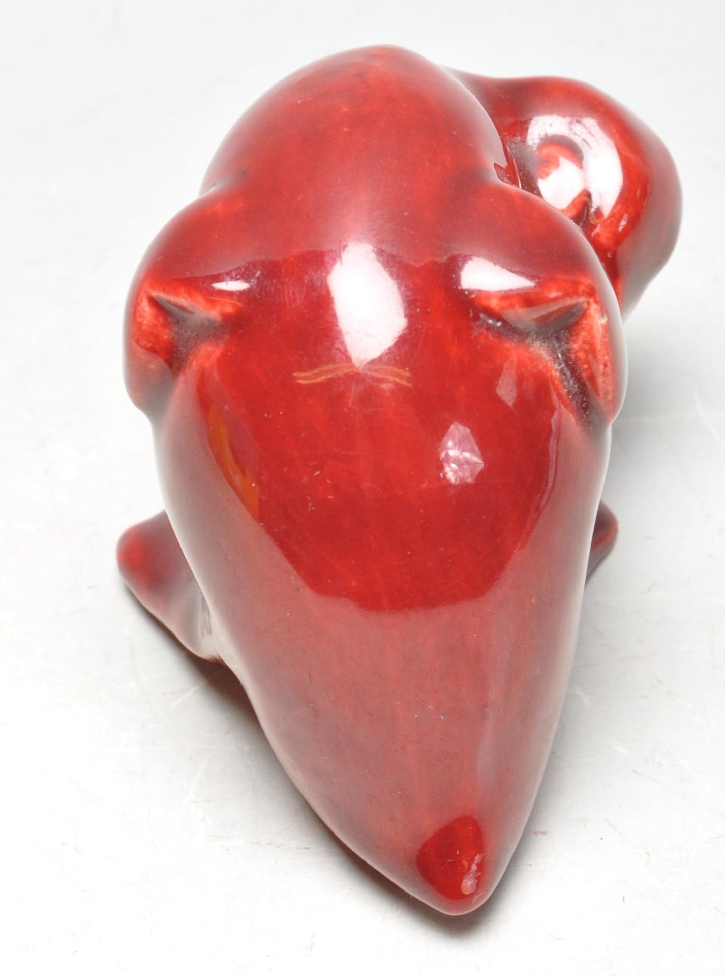 UNUSUAL EARLY 20TH CERAMIC DEEP RED FLAMBE GLAZED FIGURINE OF A DUCK - Bild 4 aus 7