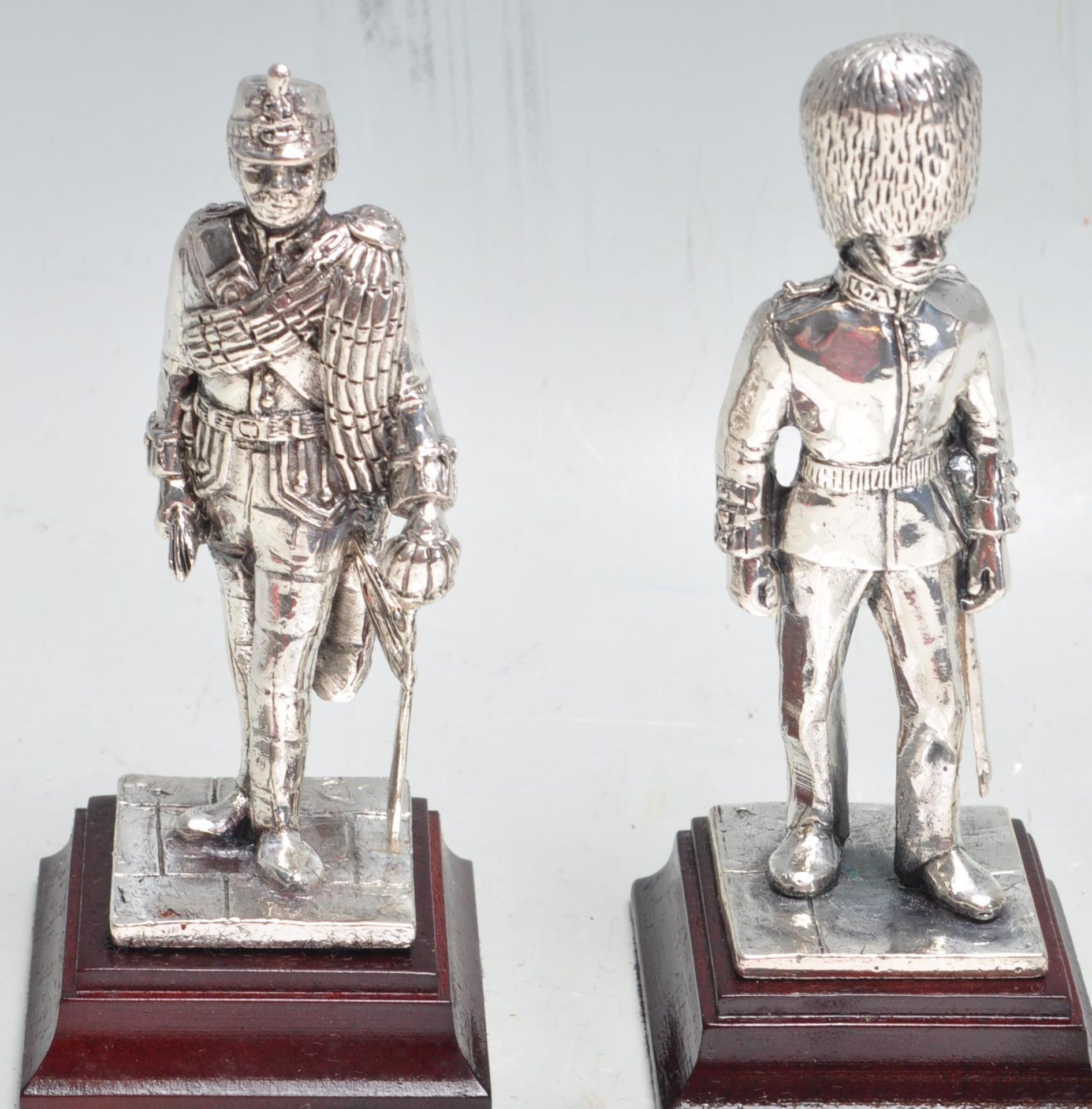 SIX ROYAL HAMPSHIRE ART FOUNDRY PEWTER MILITARY FIGURES - Bild 2 aus 6