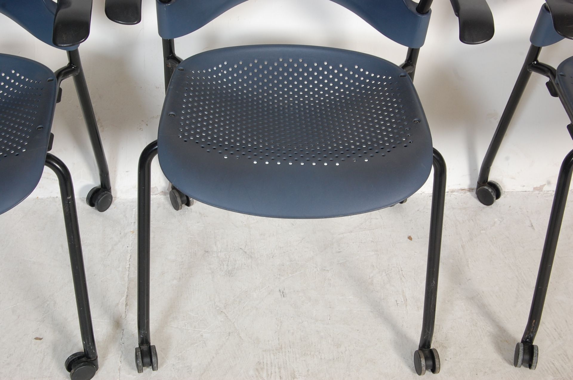 THREE VINTAGE RETRO HERMAN MILLER OFFICE CHAIRS - Bild 5 aus 10