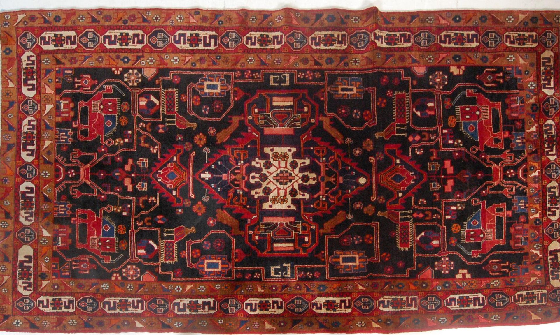 LARGE 20TH CENTURY PERSIAN / IRANIAN NAHAVAND RUG