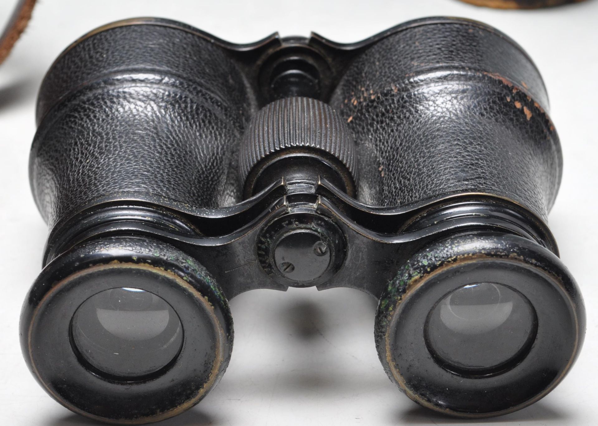 GROUP OF FOUR 19TH AND 20TH CENTURY BINOCULARS - Bild 7 aus 10