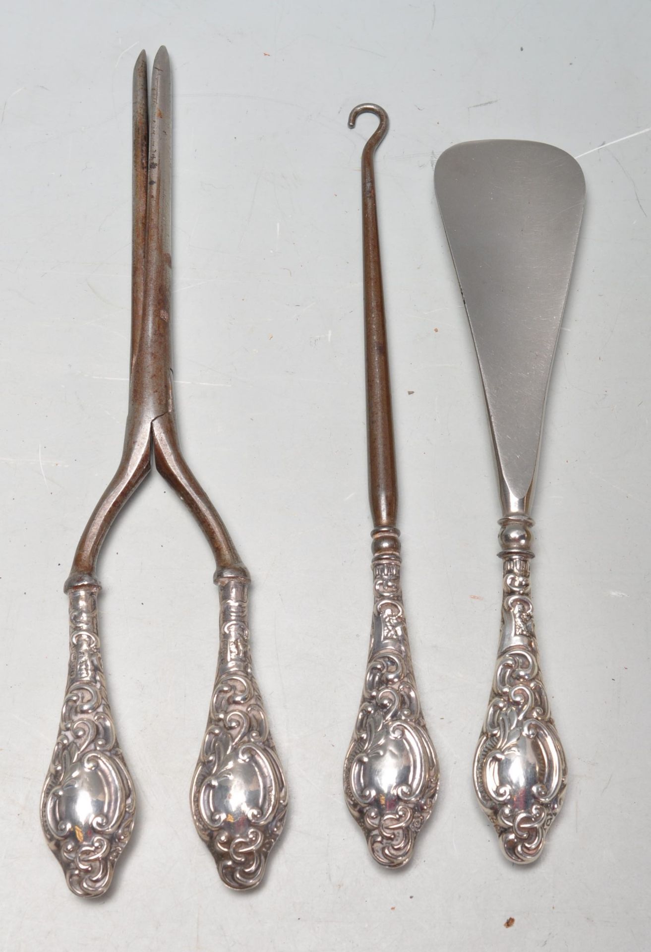 ANTIQUE 1920'S HALLMARKED SILVER DRESSING TABE SET - Image 6 of 8