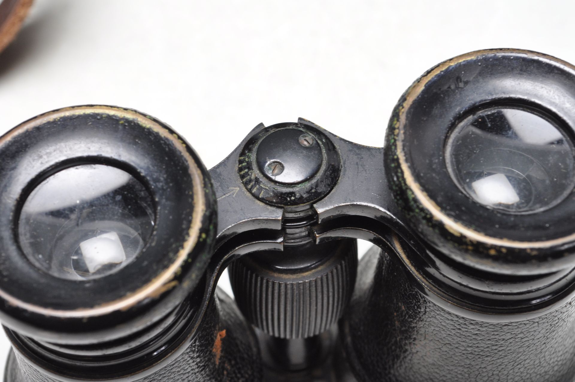 GROUP OF FOUR 19TH AND 20TH CENTURY BINOCULARS - Bild 8 aus 10