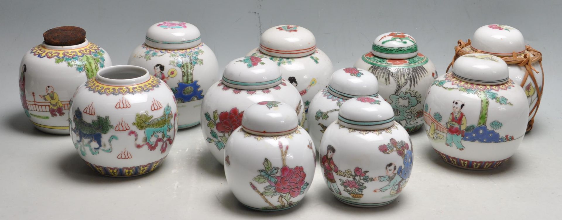 LARGE QUANTITY OF EARLY 20TH CENTURY AND LATER CHINESE ORIENTAL GINGER JARS.