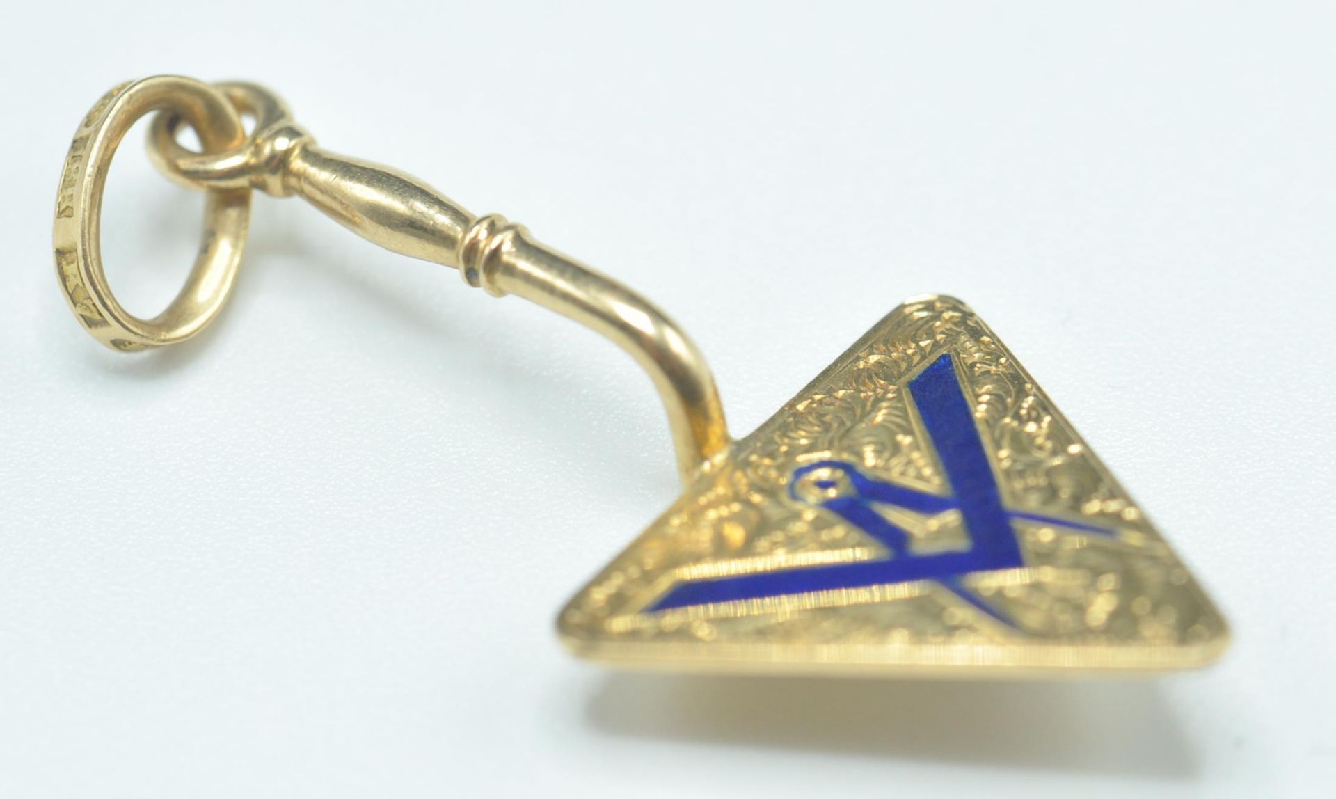 VICTORIAN 18CT GOLD MASONIC TROWEL CHARM - Bild 2 aus 7