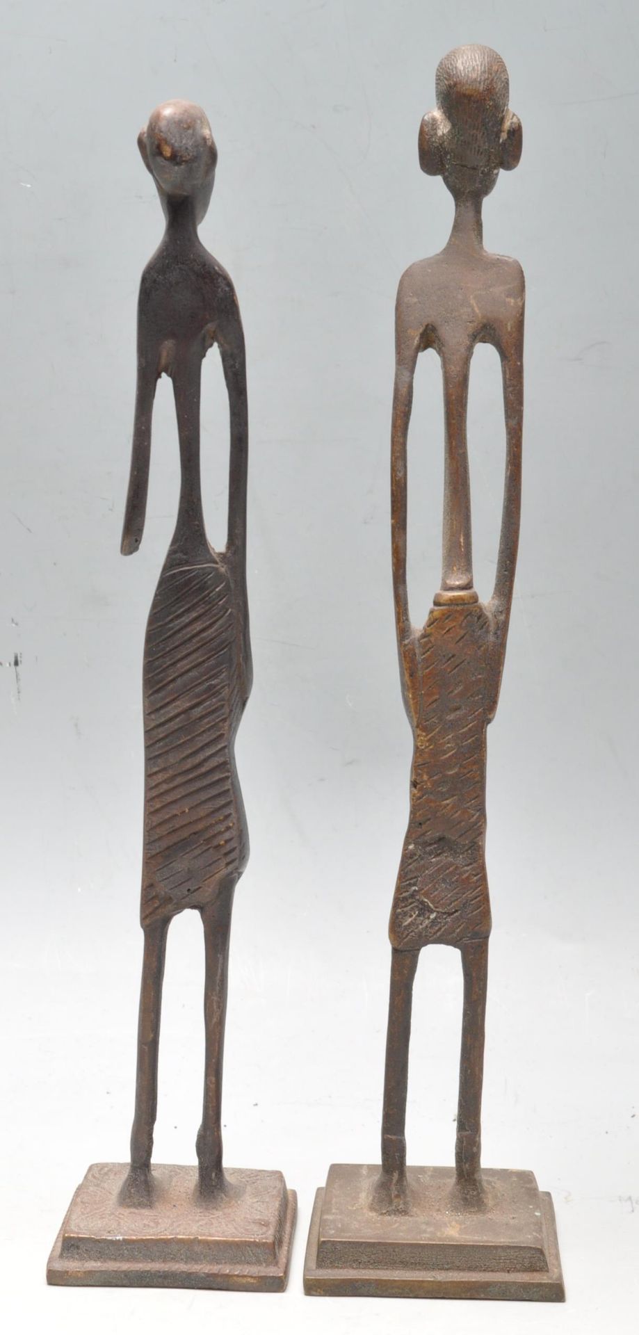 PAIR OF AFRICAN TRIBALCAST METAL FIGURINES - Bild 5 aus 7