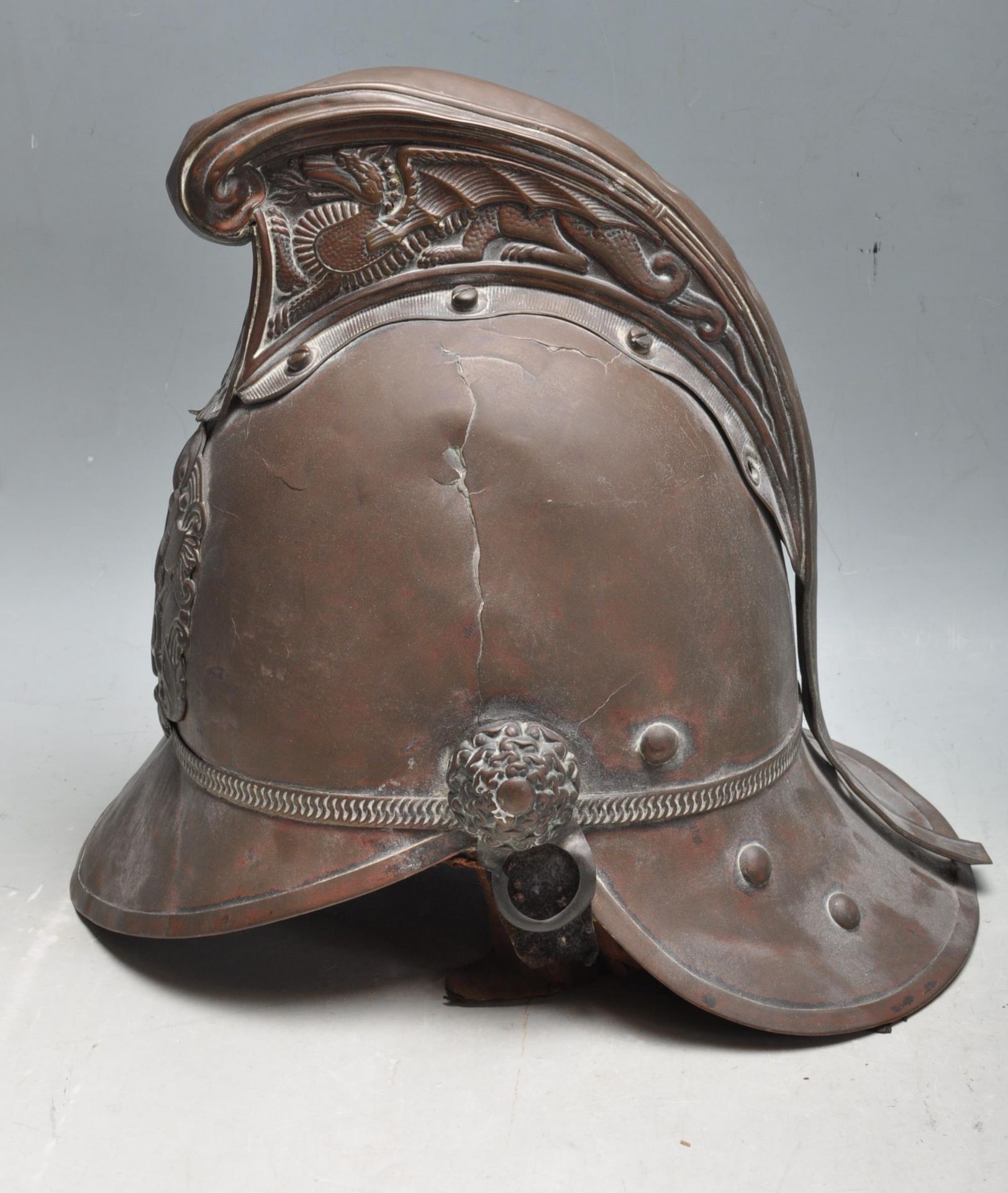 ANTIQUE LATE 19TH CENTURY MERRYWEATHER FIREMAN'S HELMET - Bild 3 aus 6