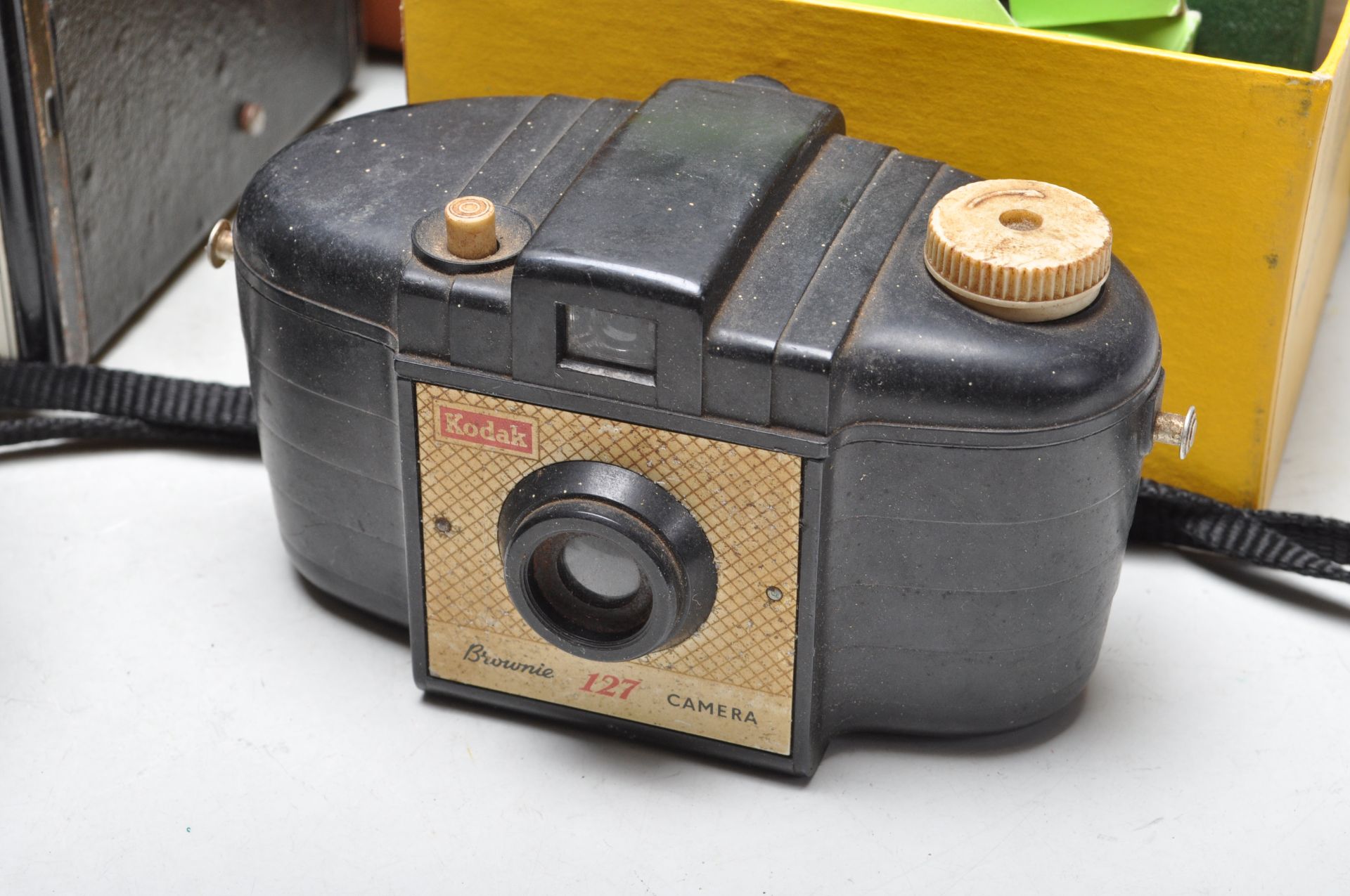 LARGE COLLECTION OF VINTAGE RETRO 20TH CENTURY CAMERAS - Bild 11 aus 17