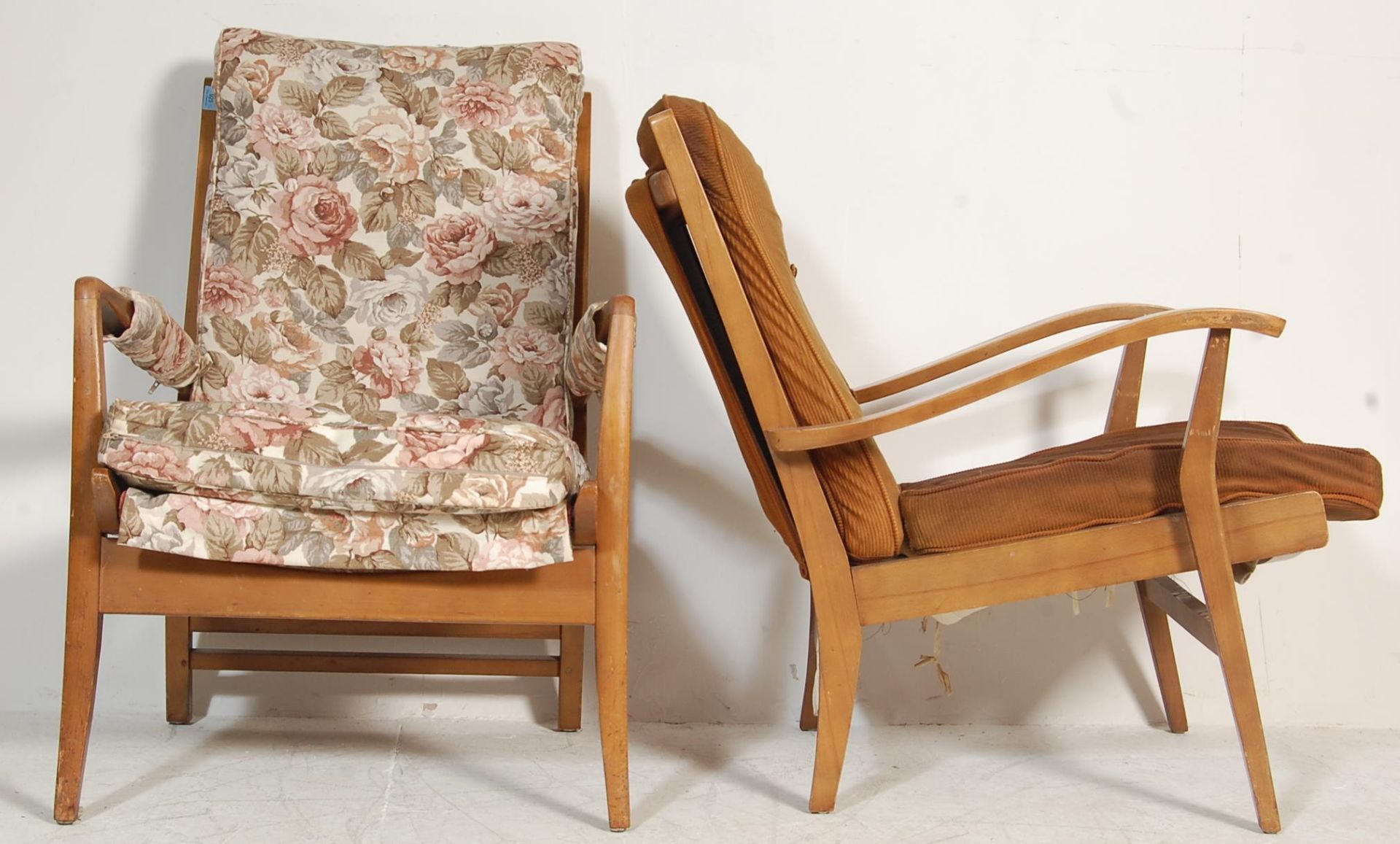 TWO RETRO 20TH CENTURY TEAK WOOD CINTIQUE ARMCHAIRS - Bild 3 aus 8