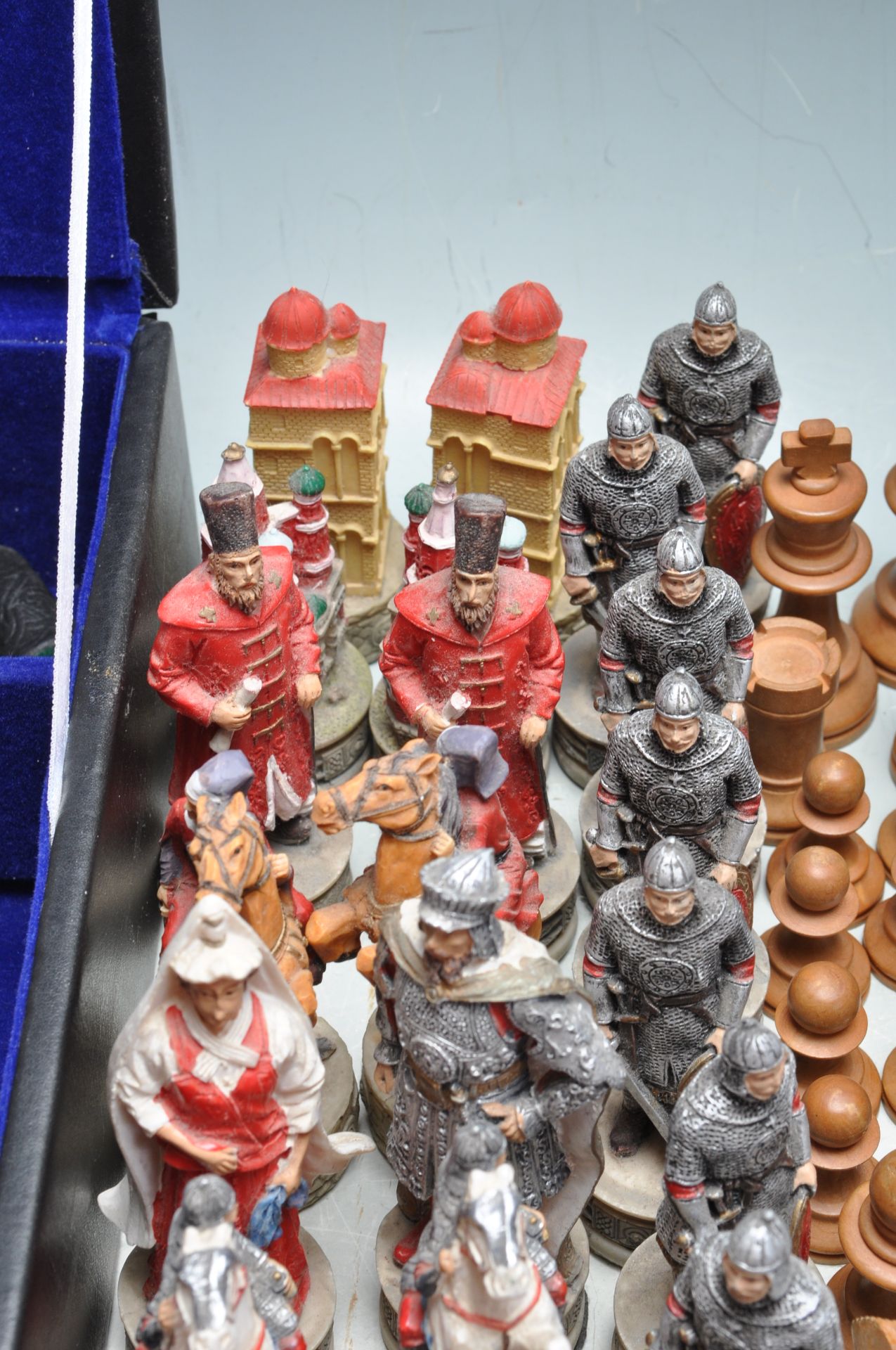 TEN SETS OF VINTAGE 20TH CENTURY CHESS PIECES - Bild 6 aus 18