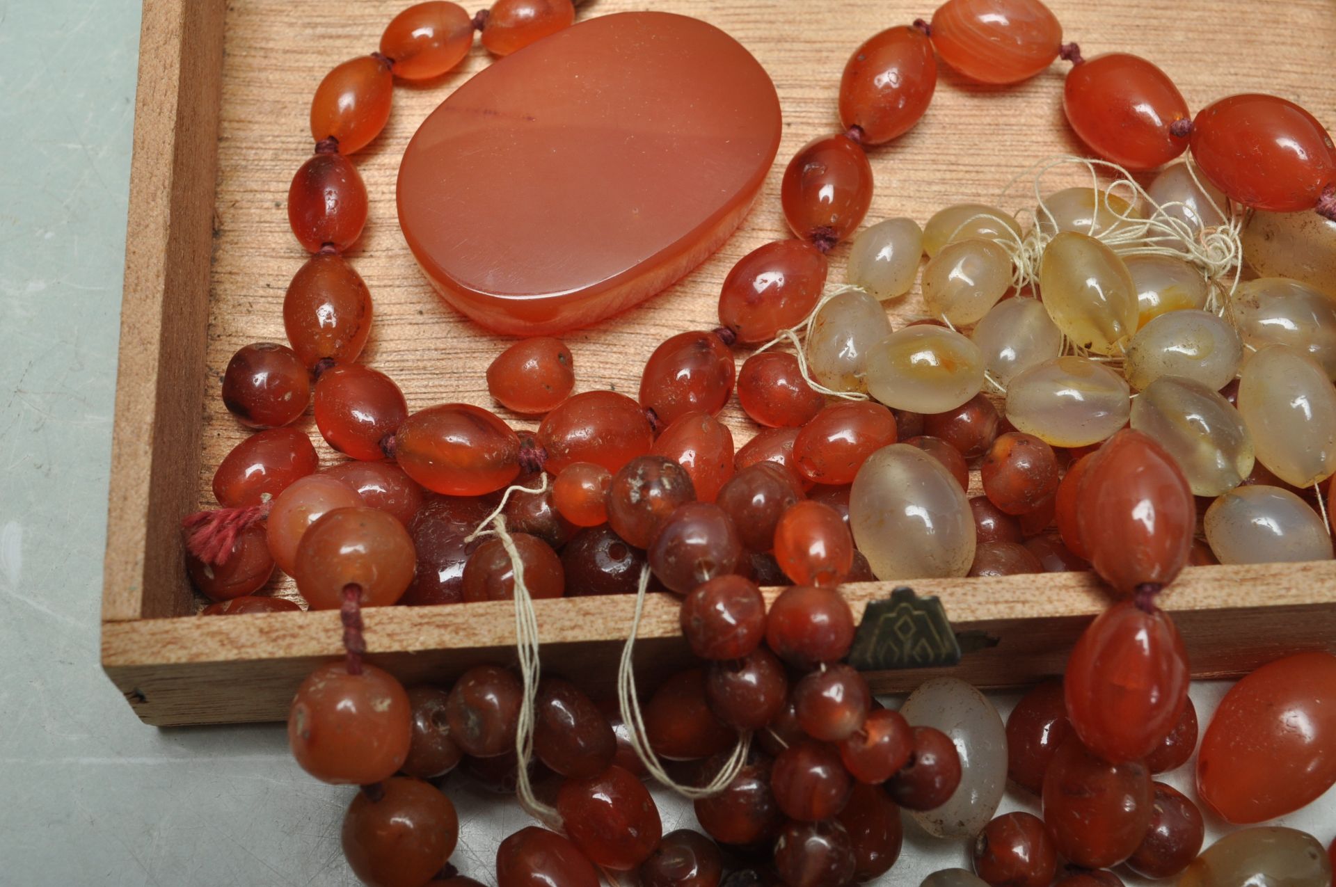 GROUP OF MIXED CARNELIAN BEADS AND SPARES - Image 6 of 6