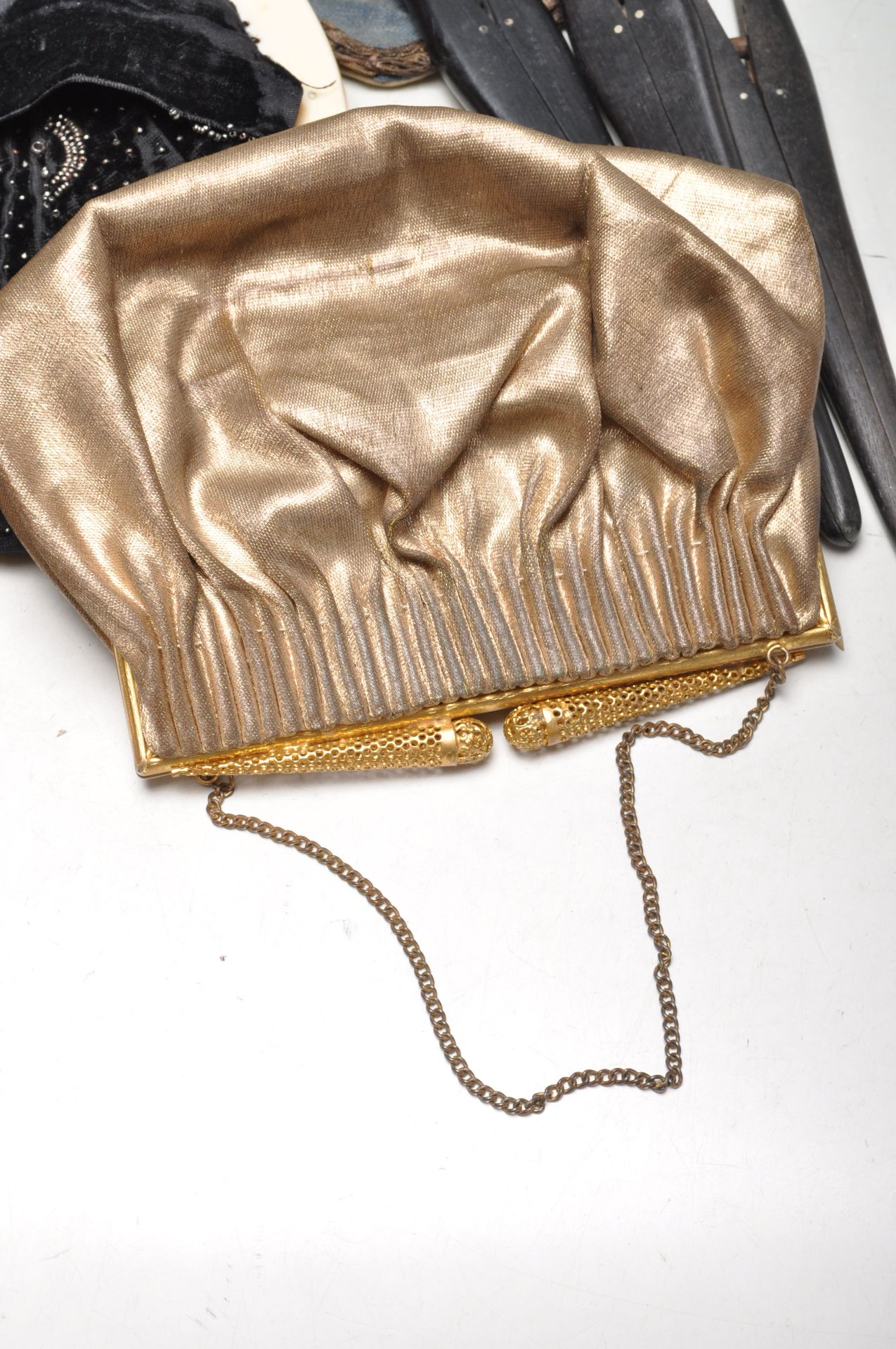 ALRGE COLLECTION OF VINTAGE RETRO 20TH CENTURY LAIES EVNING BAGS, PURSES AND HANDBAGS - Image 4 of 13