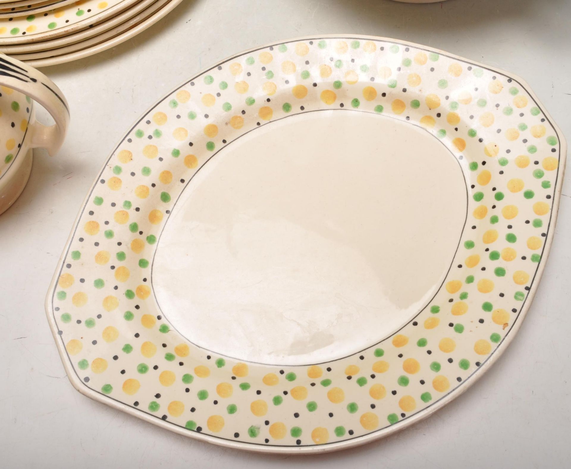 EARLY 20TH CENTURY ART DECO TITIAN WARE HAND PAINTED POLKA DOT DINNER SERVICE - Bild 2 aus 9