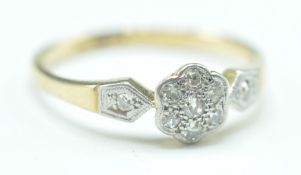 18CT GOLD AND DIAMOND DAISY RING