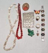 COLLECTION OF ANTIQUE AND LATER JEWELLERY ITEMS