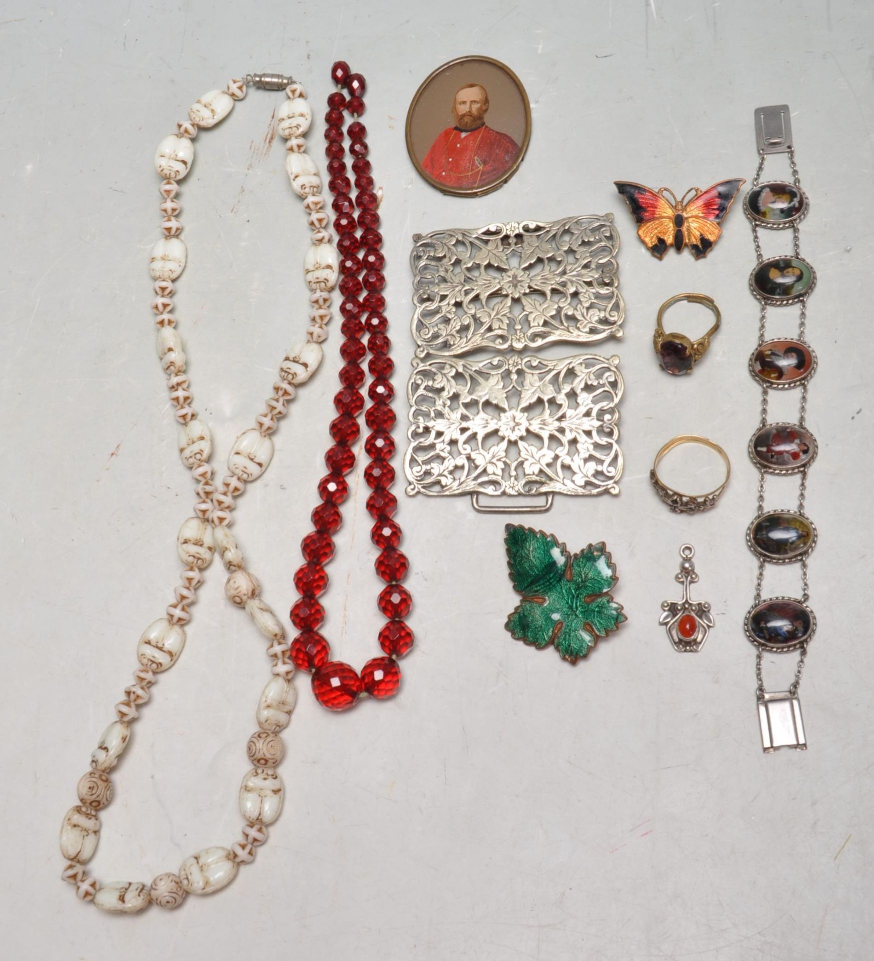 COLLECTION OF ANTIQUE AND LATER JEWELLERY ITEMS