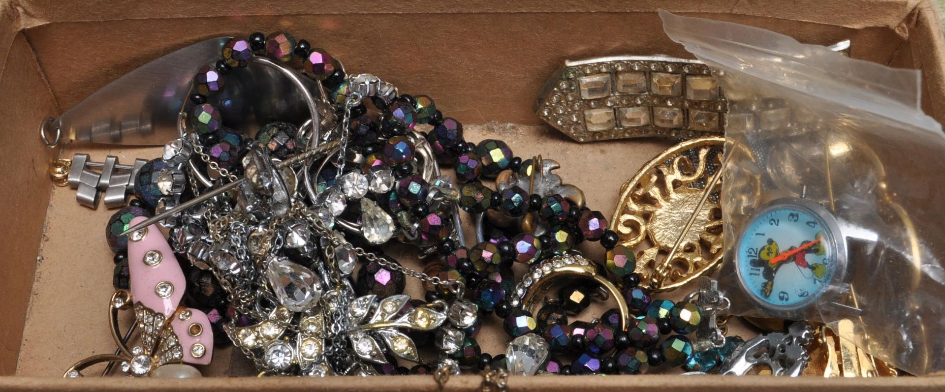 LARGE QUANTITY OF LATE 20TH CENTURY COSTUME JEWELLERY - Bild 7 aus 13