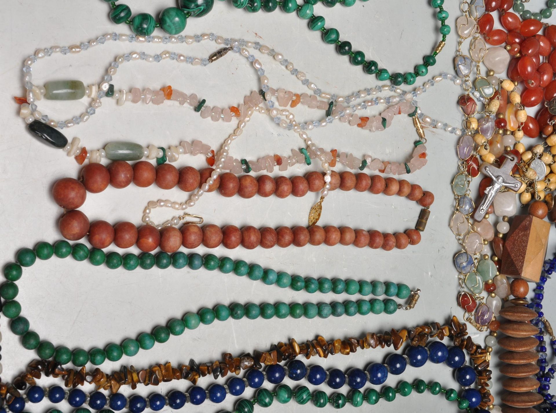 COLLECTION OF BEADED NECKLACES INCLUDING MALCHITE & PEARL - Bild 3 aus 8