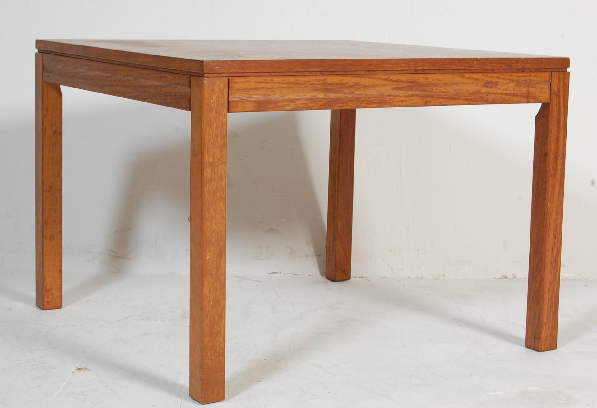 VINTAGE RETRO 20TH CENTURY TEAK WOOD COFFEE TABLE