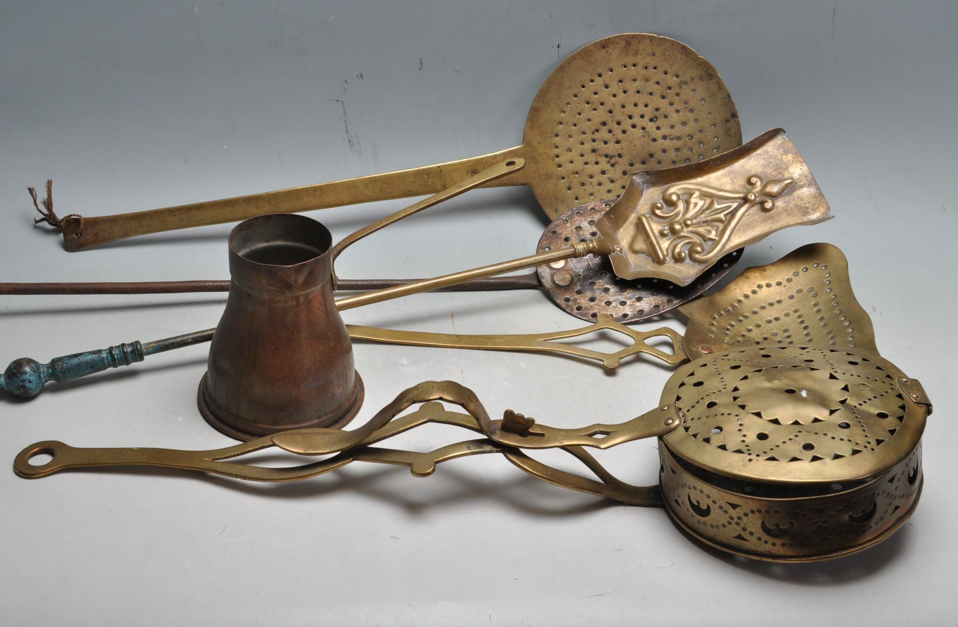 COLLECTION OF 19TH CENTURY AND LATER BRASS AND COPPER FIRE SIDE ITEMS