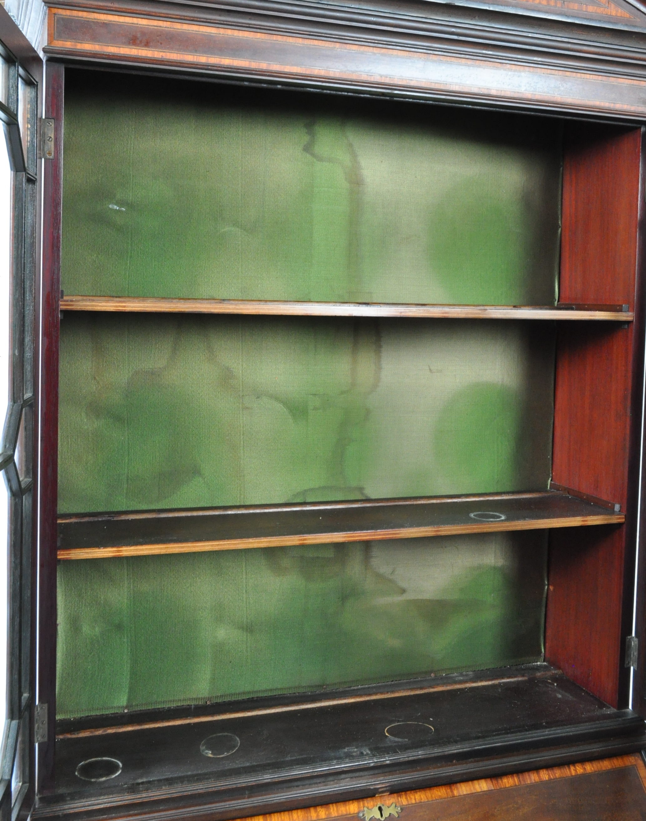 ANTIQUE 19TH CENTURY YEW & MAHOGANY BUREAU BOOKCASE - Image 4 of 7