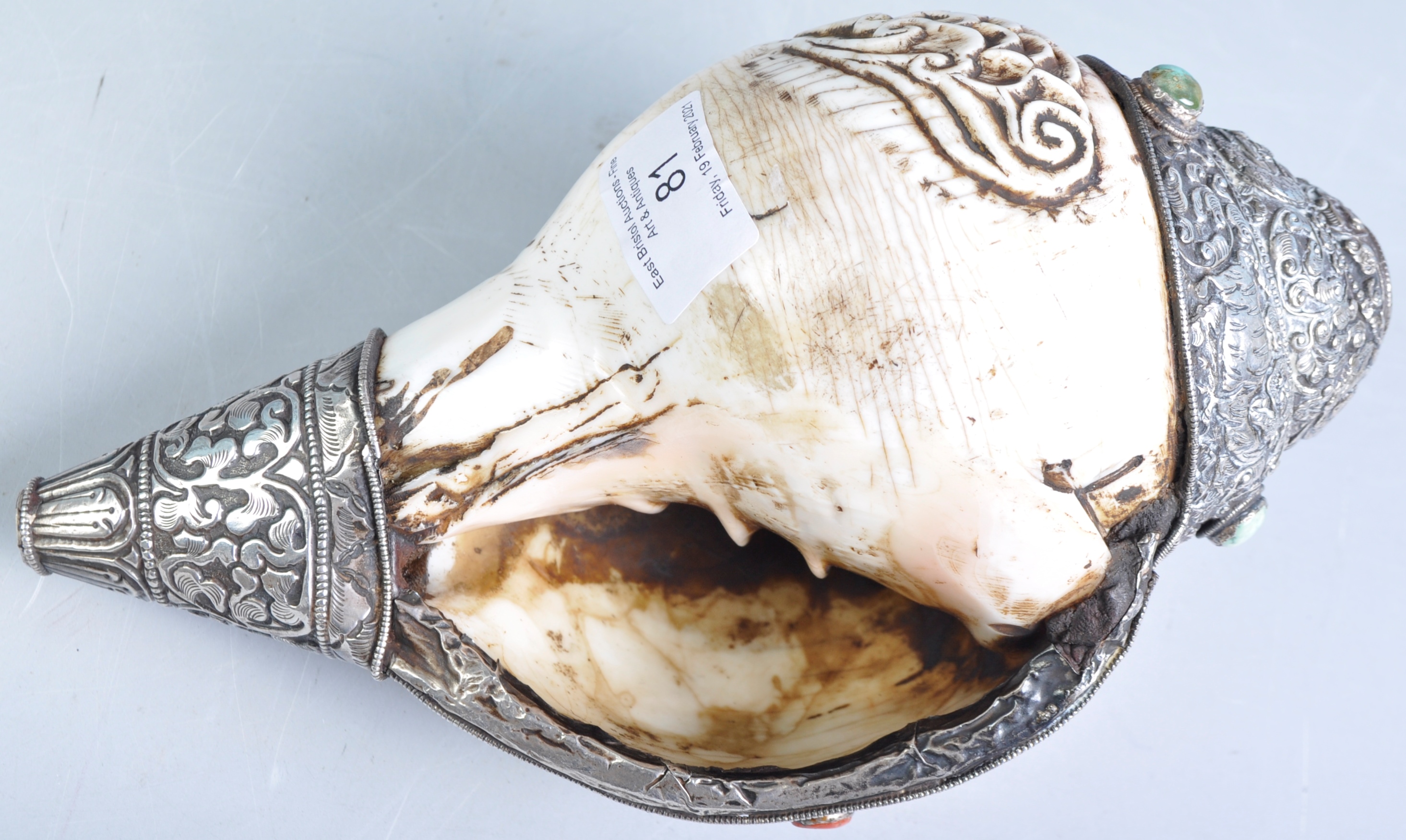 ANTIQUE CHINESE TIBETAN HAND CARVED SILVER MOUNTED CONCH SHELL - Image 4 of 6