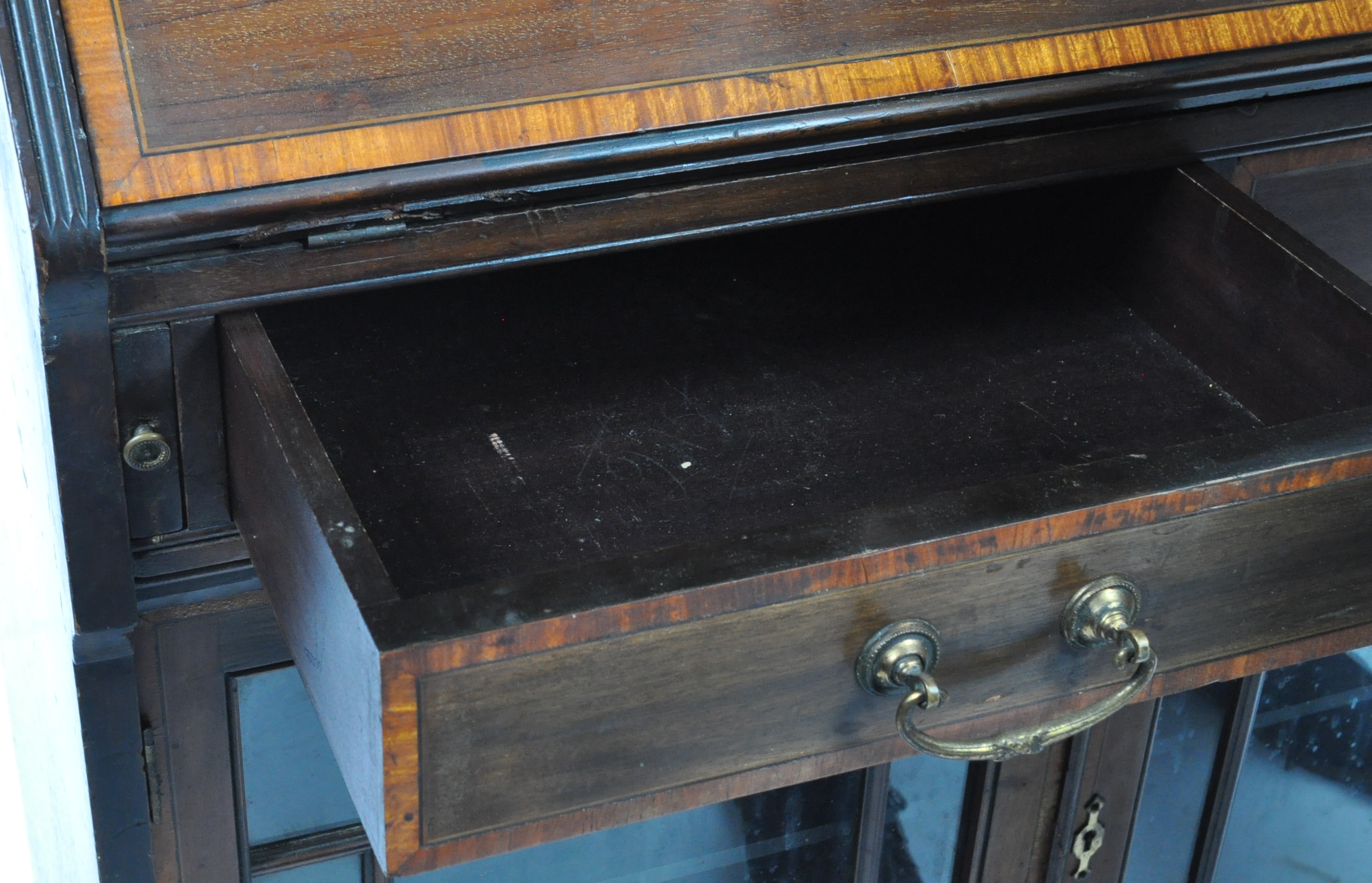 ANTIQUE 19TH CENTURY YEW & MAHOGANY BUREAU BOOKCASE - Image 5 of 7