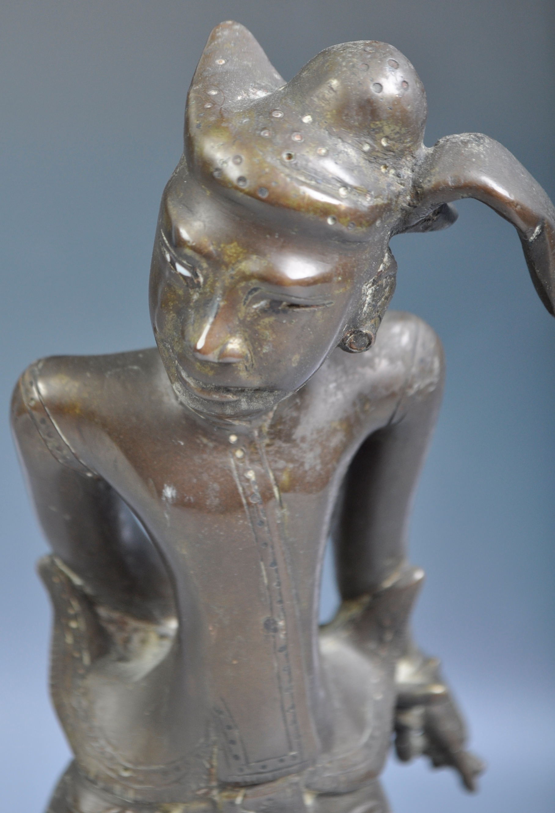 BELIEVED 18TH CENTURY CHINESE BRONZE FIGURINE - Image 3 of 6