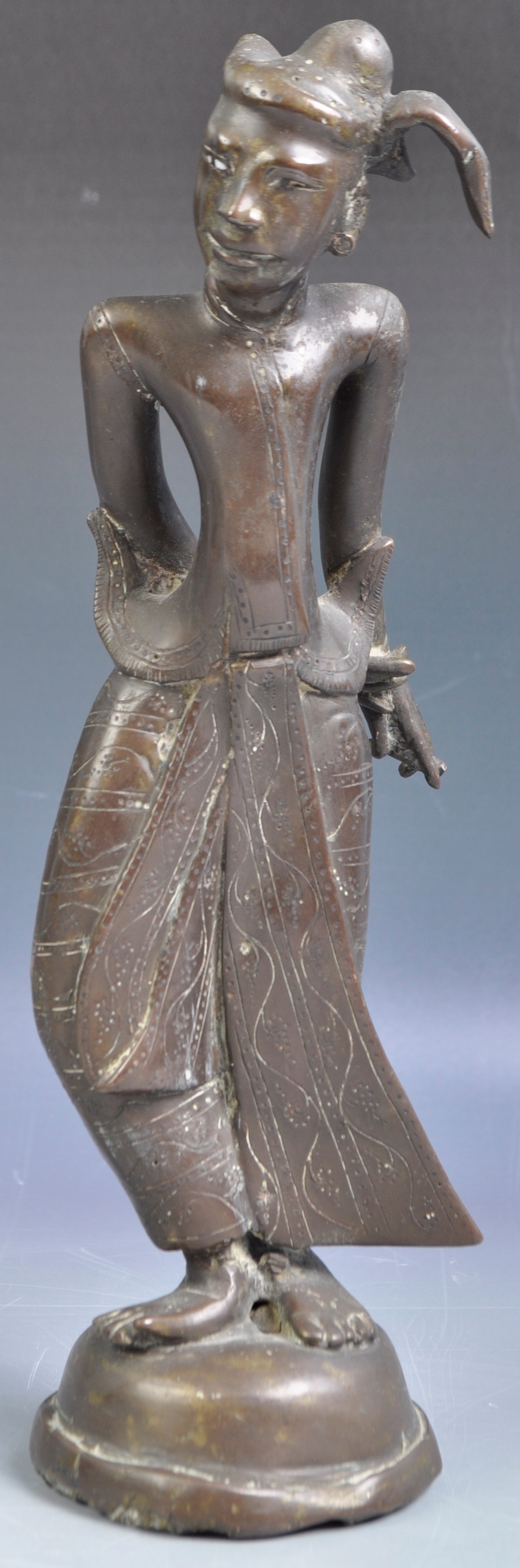 BELIEVED 18TH CENTURY CHINESE BRONZE FIGURINE