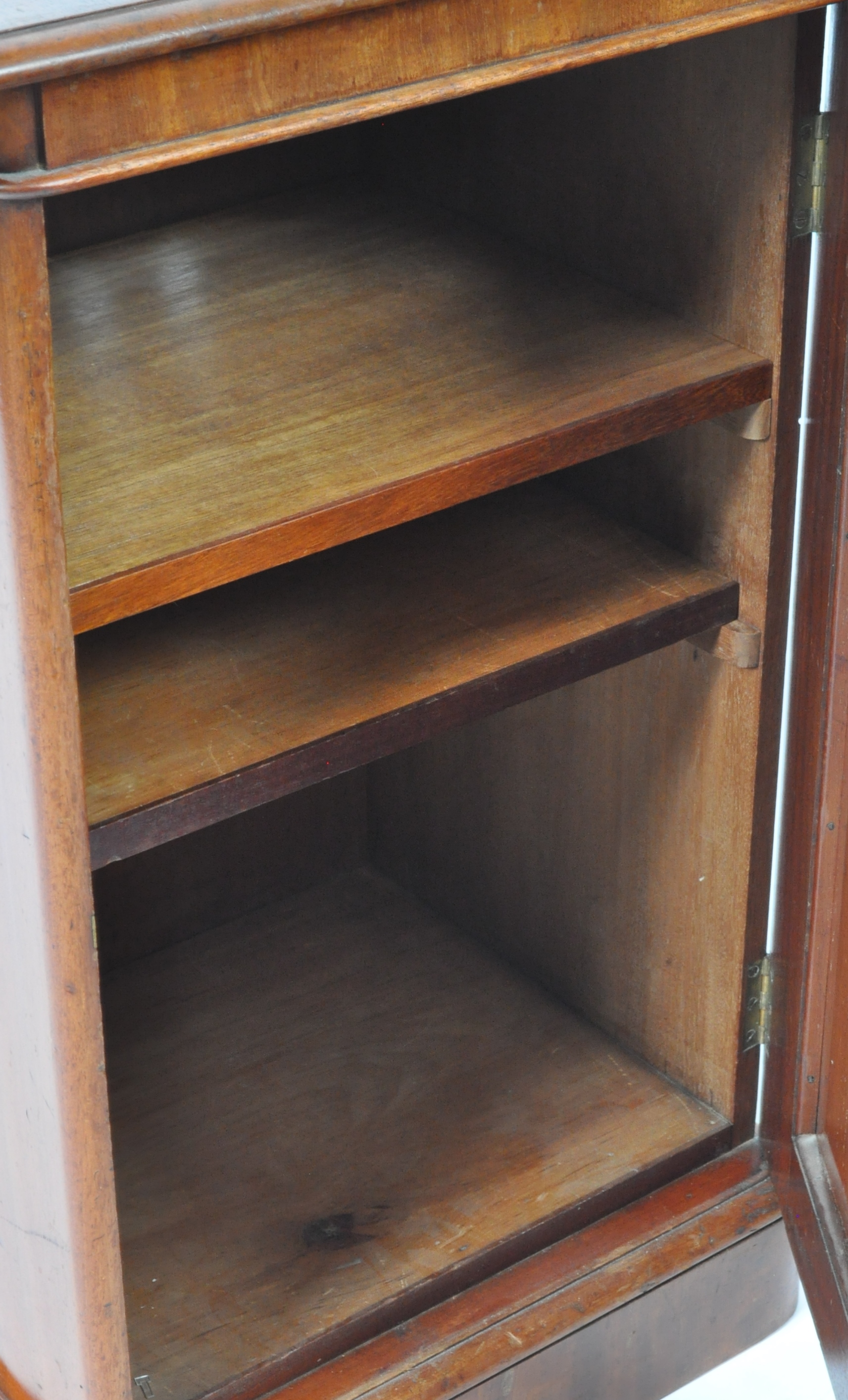 ANTQUE 19TH CENTURY MAHOGANY POT CUPBOARD - Image 4 of 4