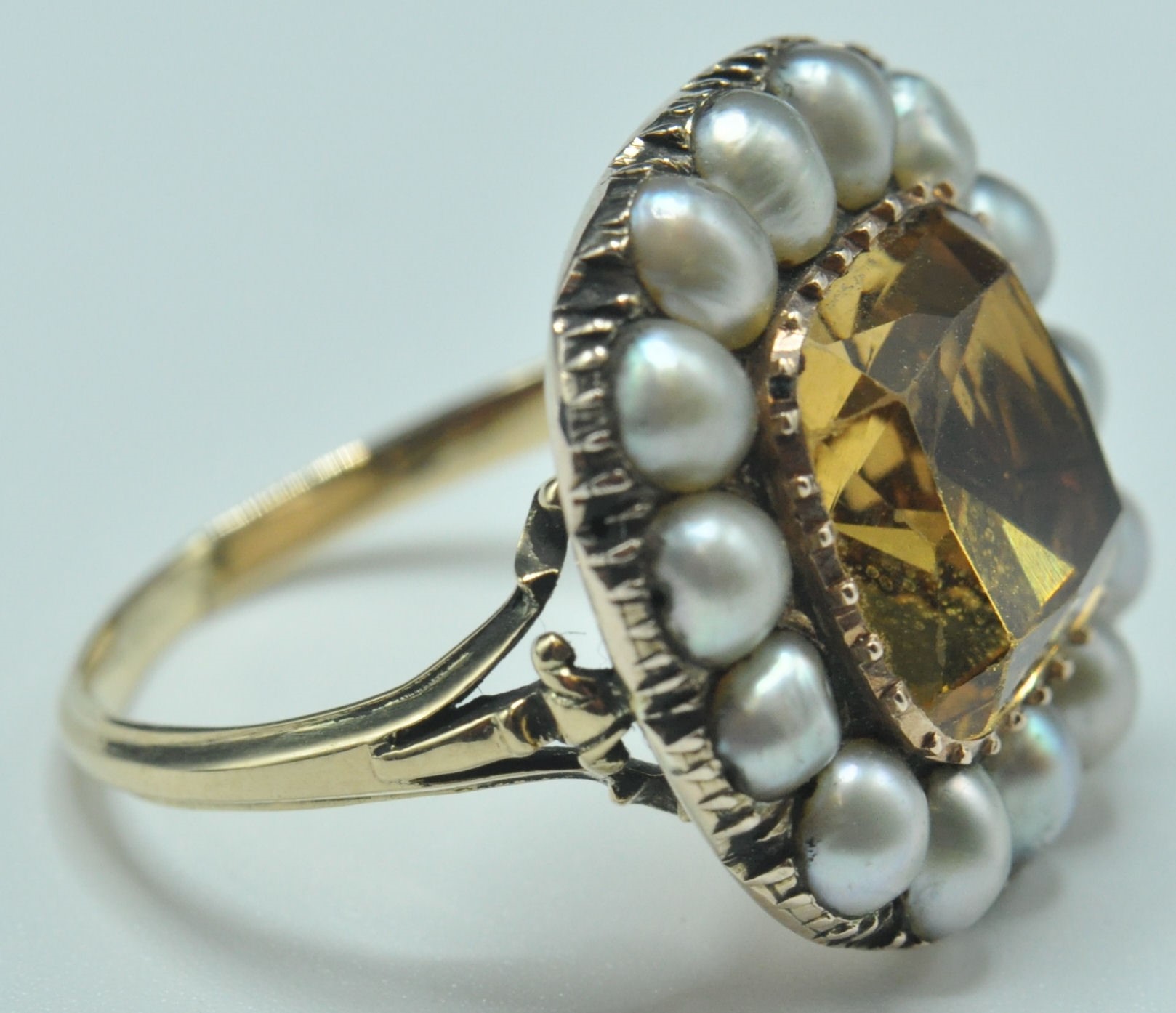 18ct Gold Cushion Cut Topaz & Pearl Cluster Ring - Image 7 of 8