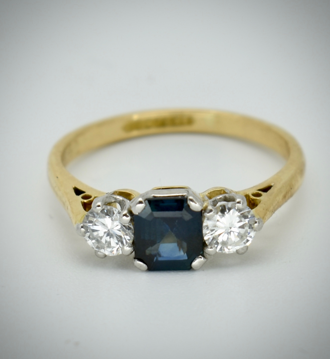 18ct Gold Platinum Sapphire & Diamond Ring