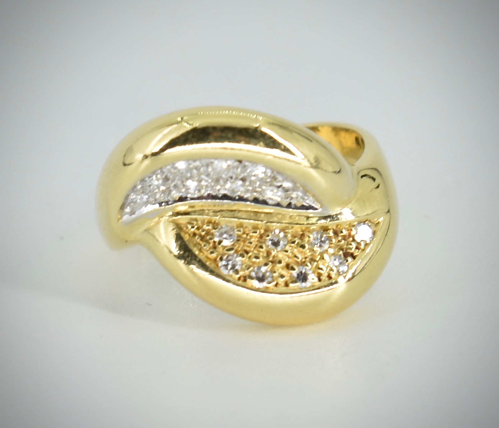 18ct Gold & Diamond Diamond Dress Ring