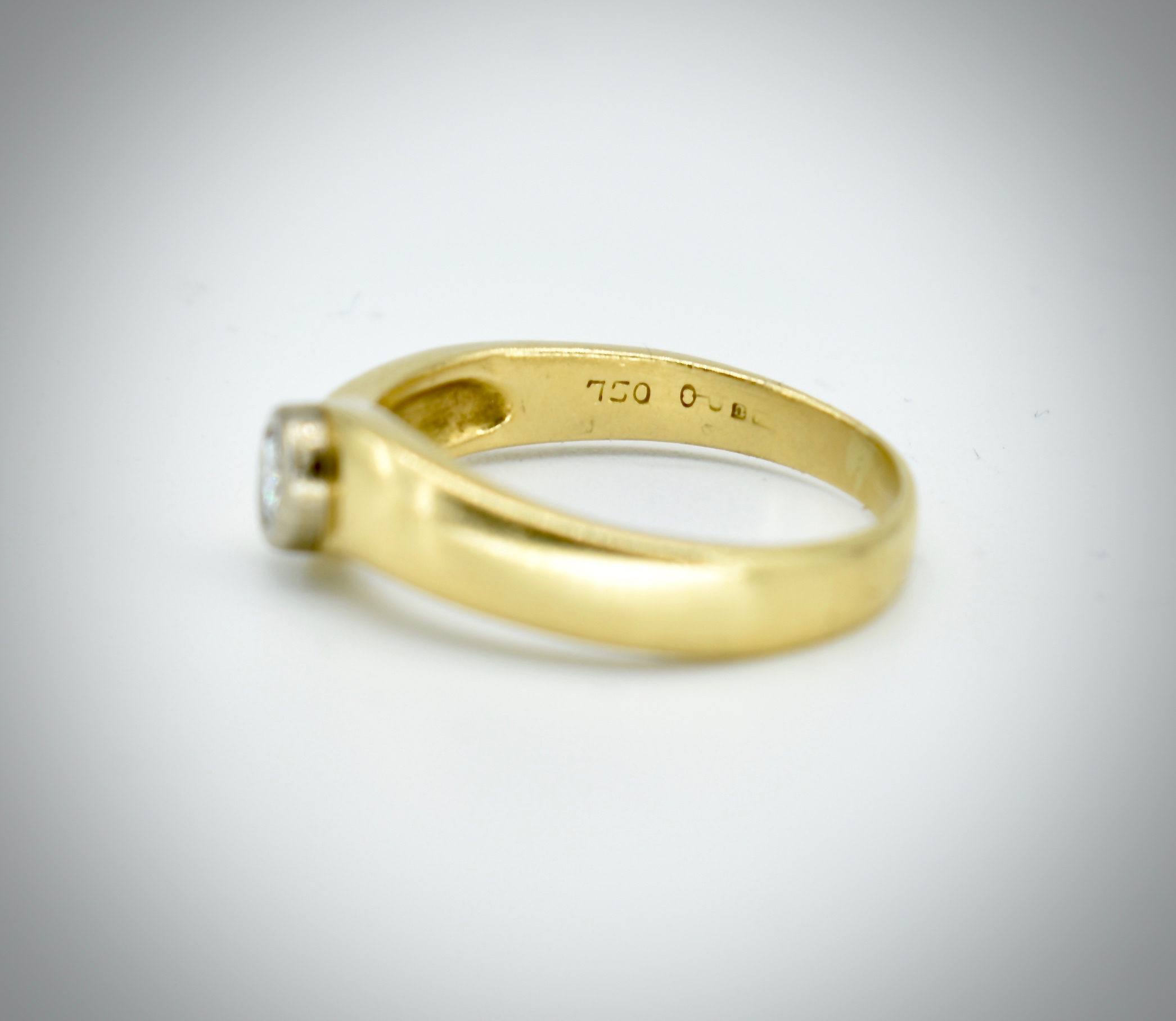 18ct Gold Diamond Solitaire Ring - Image 2 of 4