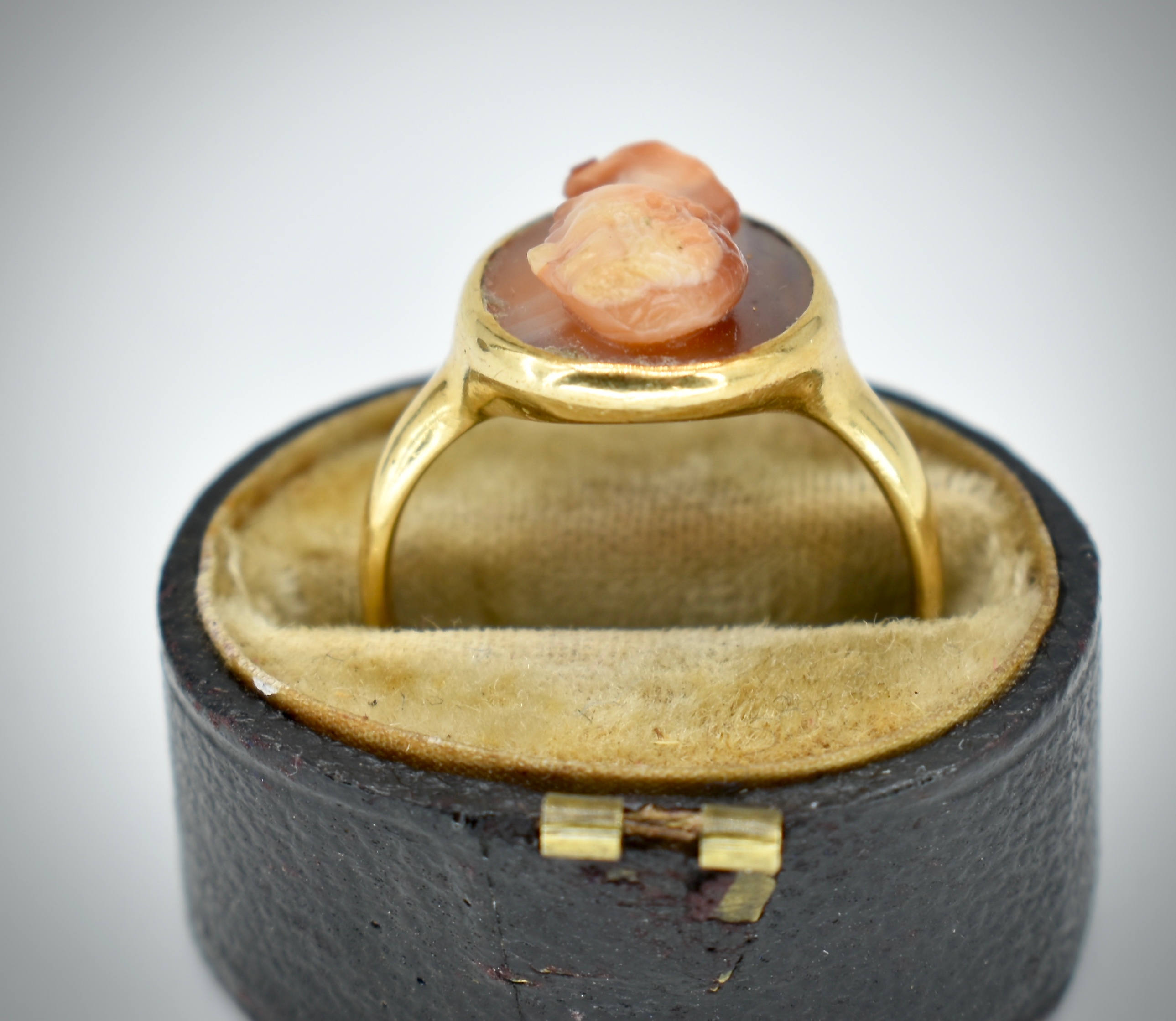 Hallmarked antique 18ct Gold Cameo Ring - Image 6 of 7