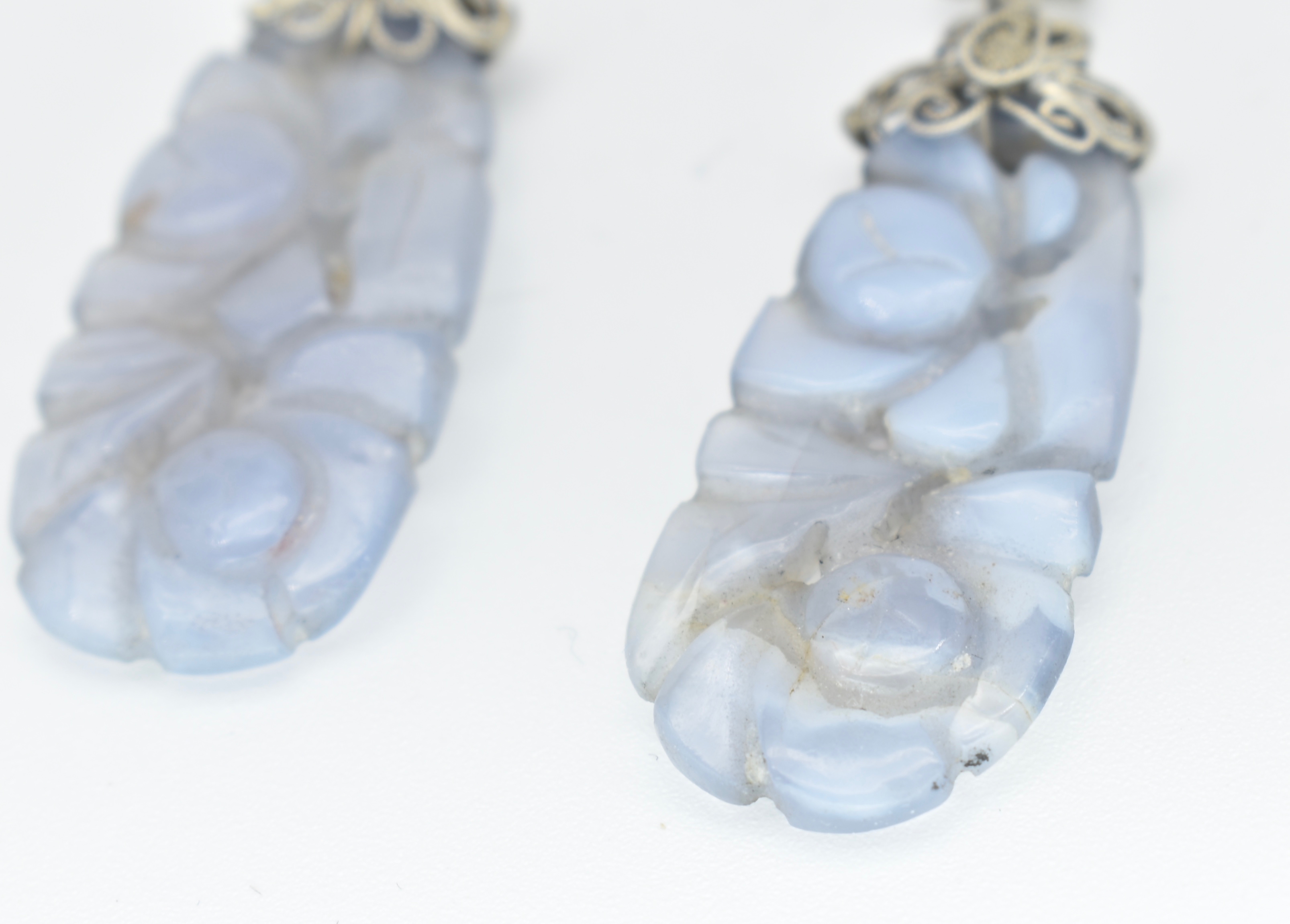 Pair of Chinese Carved Agate Pendant Earrings - Image 2 of 4