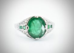 18ct White Gold Emerald & Diamond Ring