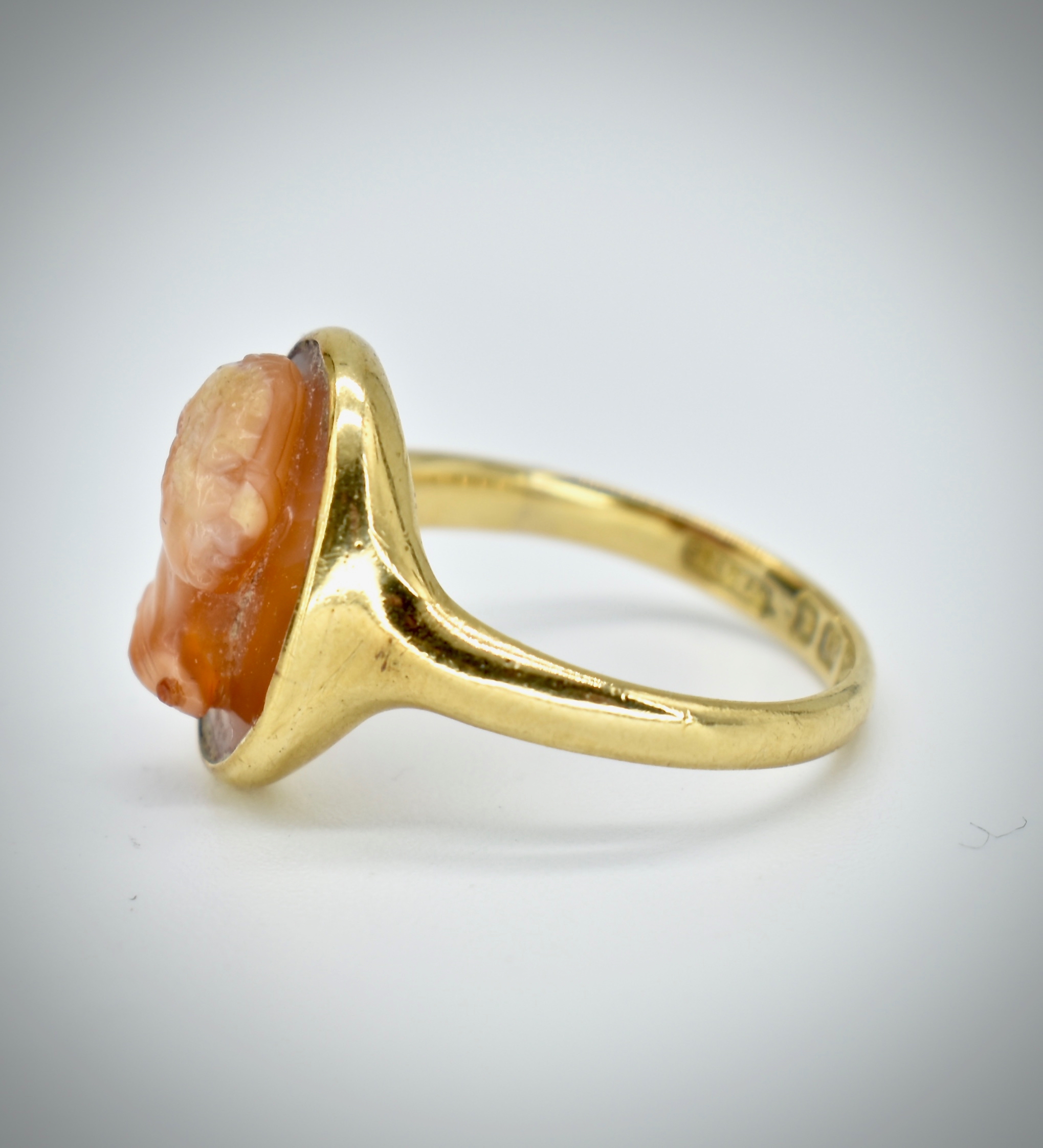 Hallmarked antique 18ct Gold Cameo Ring - Image 3 of 7