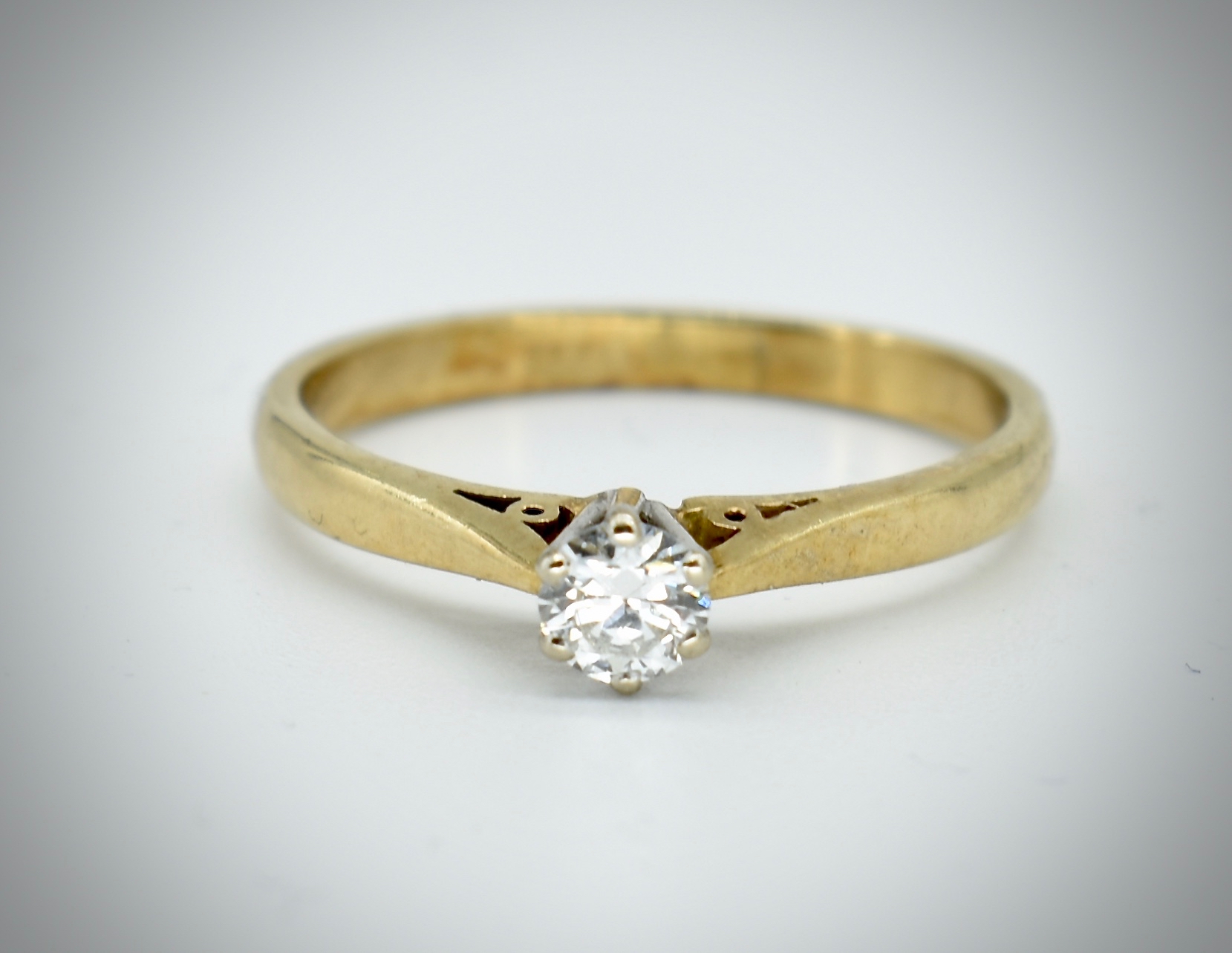 9ct Gold & Diamond Solitaire Ring