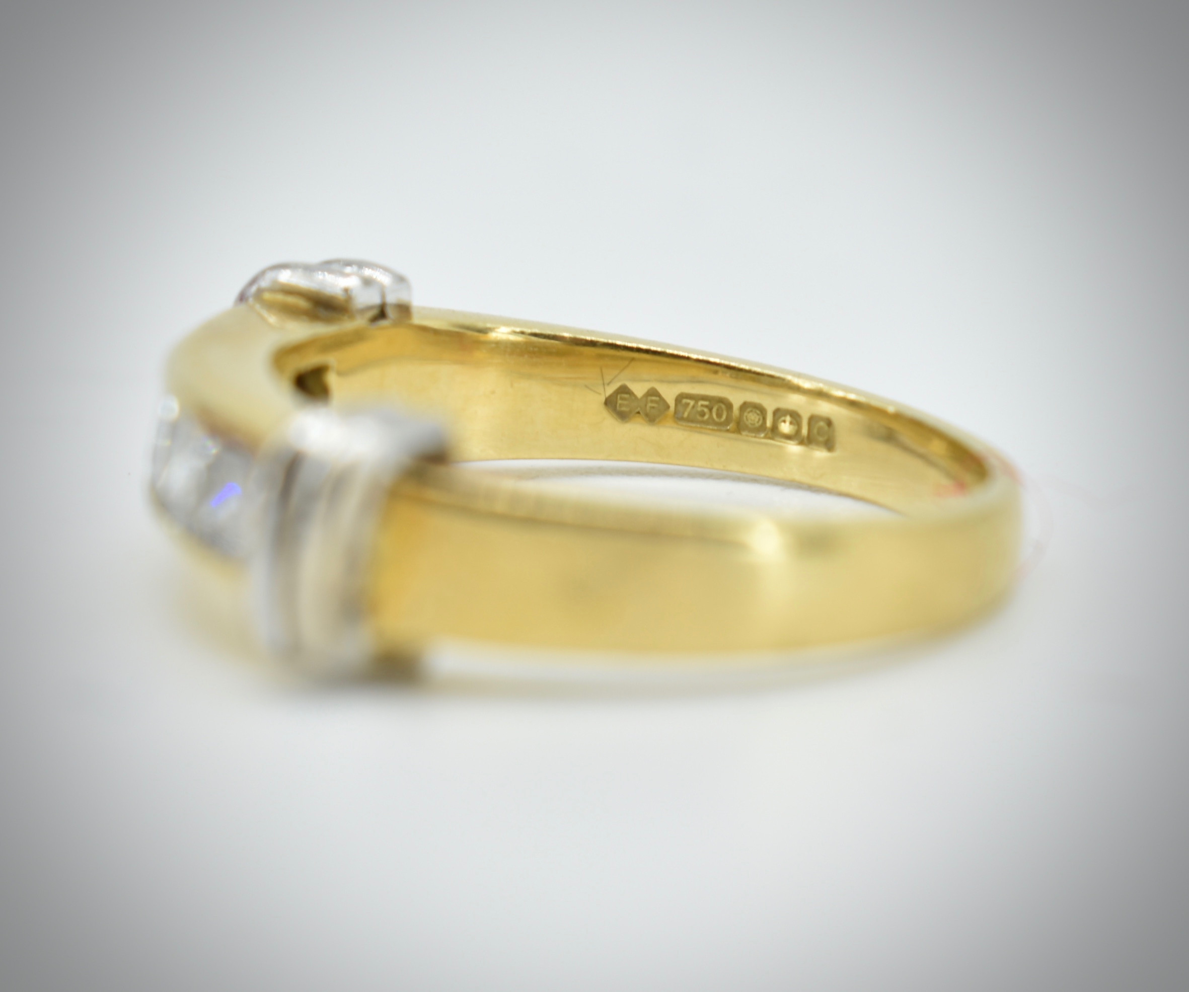 18ct Yellow Gold & Diaond 5 Stone Princess Cut Ring - Image 3 of 4