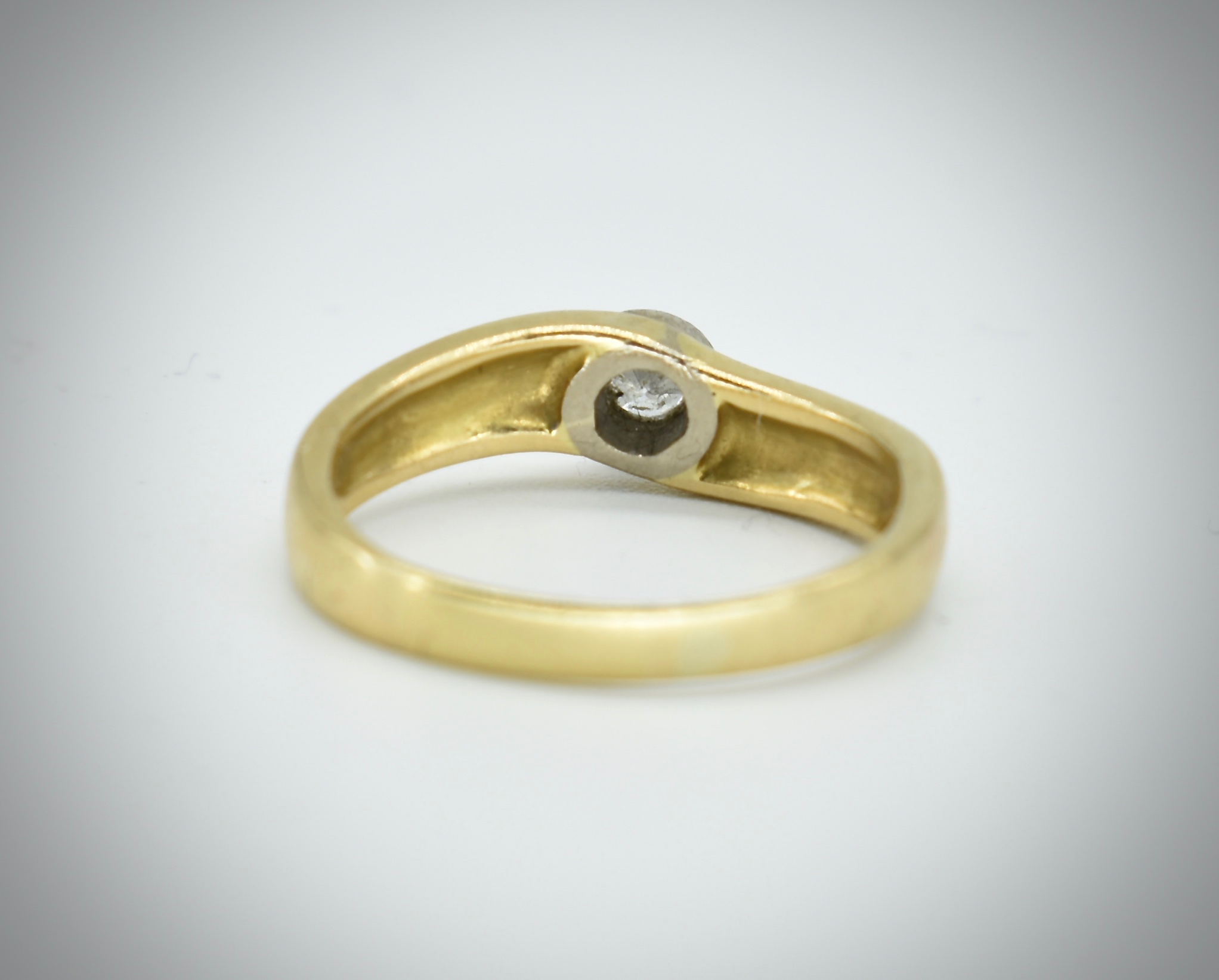 18ct Gold Diamond Solitaire Ring - Image 4 of 4