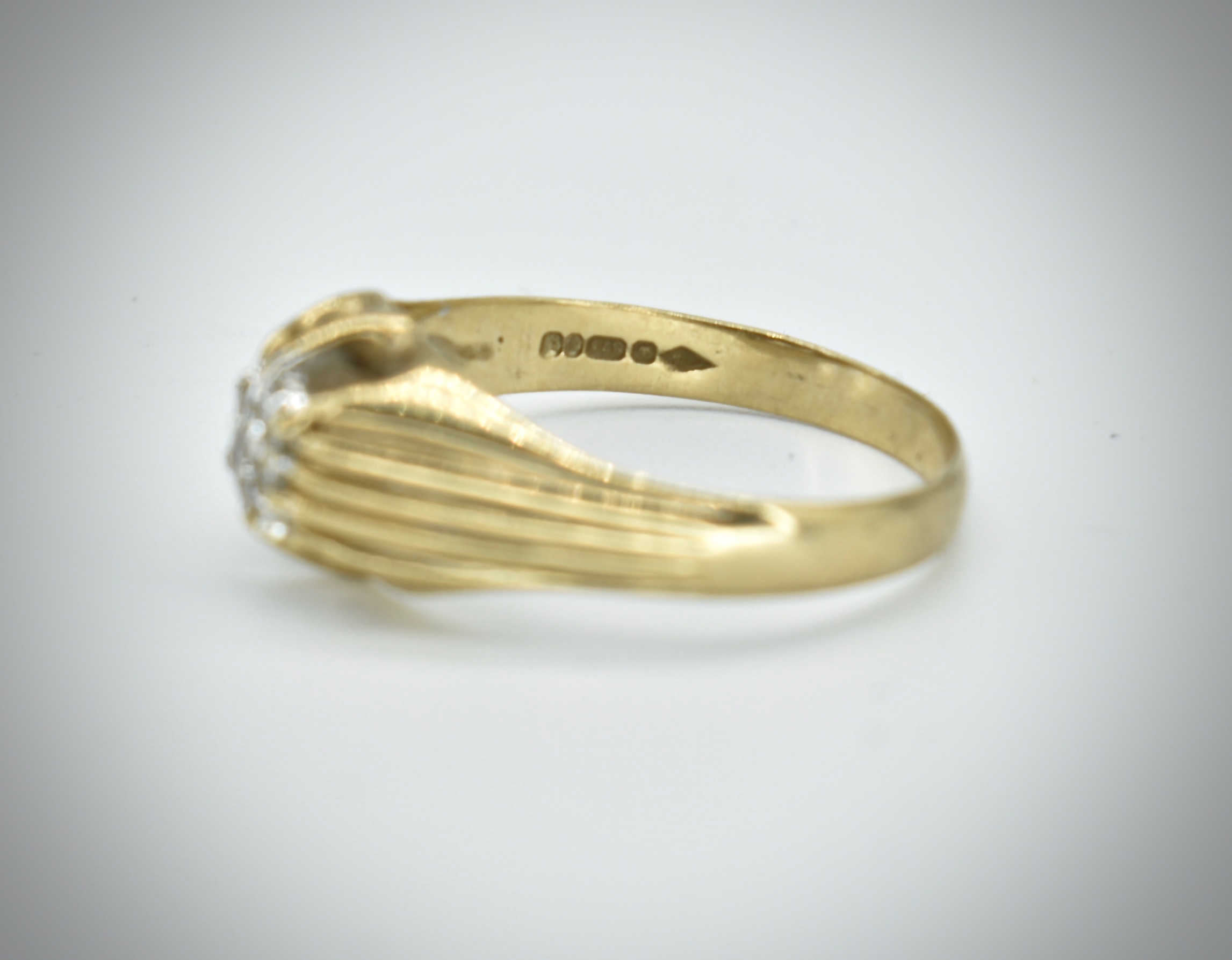 Hallmarked 9ct Gold & Diamond Ring - Image 2 of 3