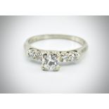 14ct White Gold & Diamond Ring