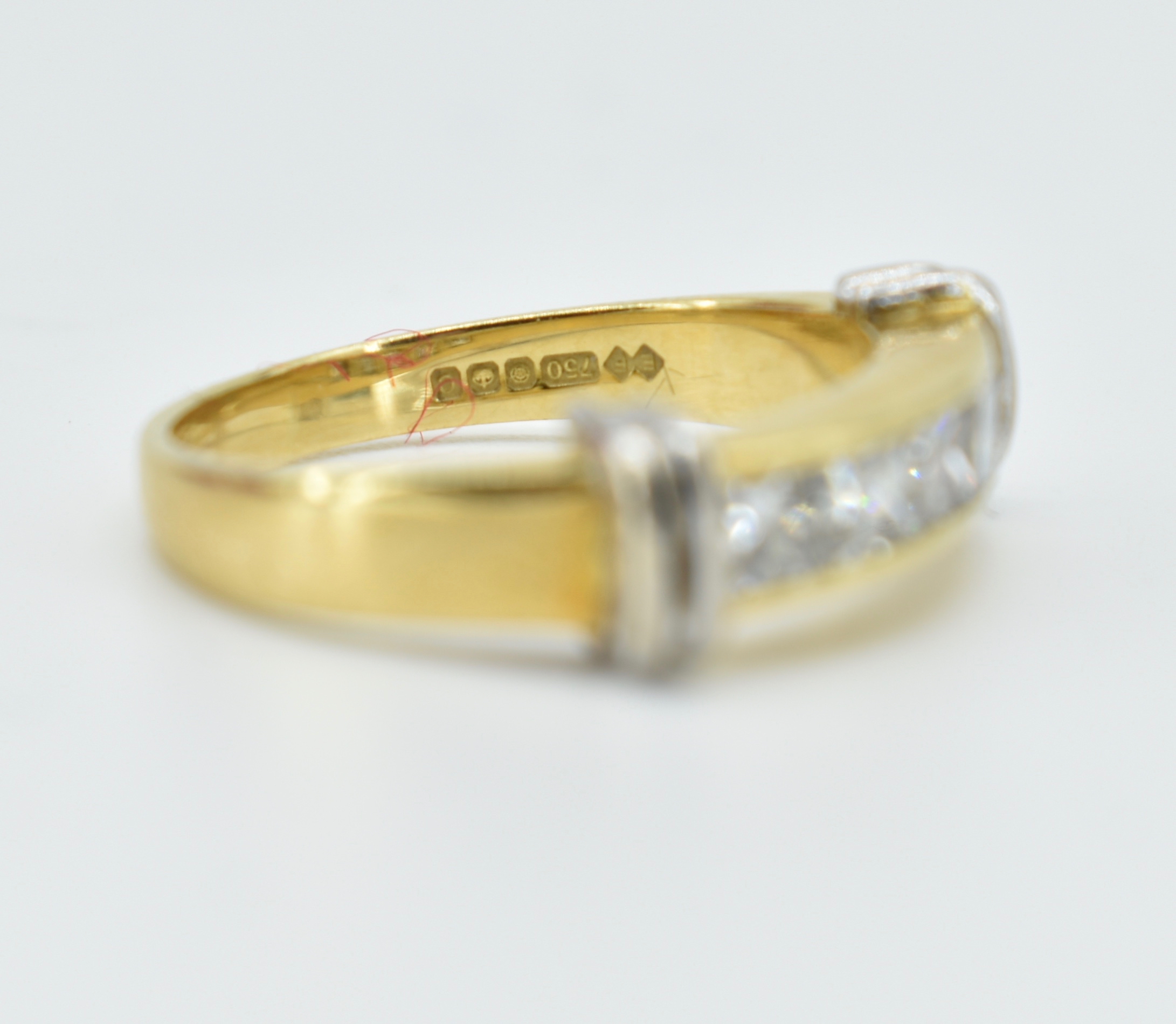 18ct Yellow Gold & Diaond 5 Stone Princess Cut Ring - Image 2 of 4