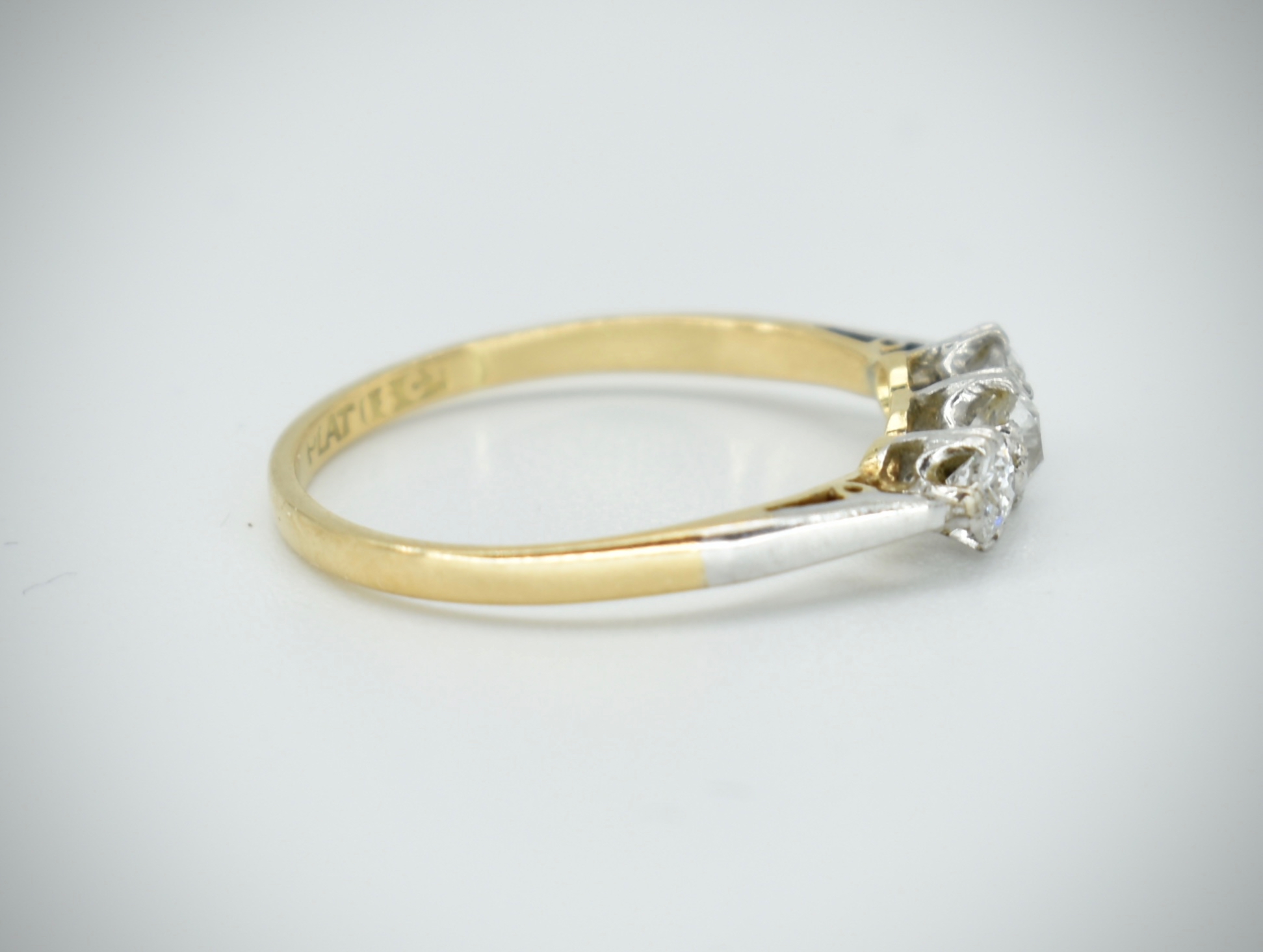 18ct Gold Platinum & Diamond Three Stone Ring - Image 3 of 4