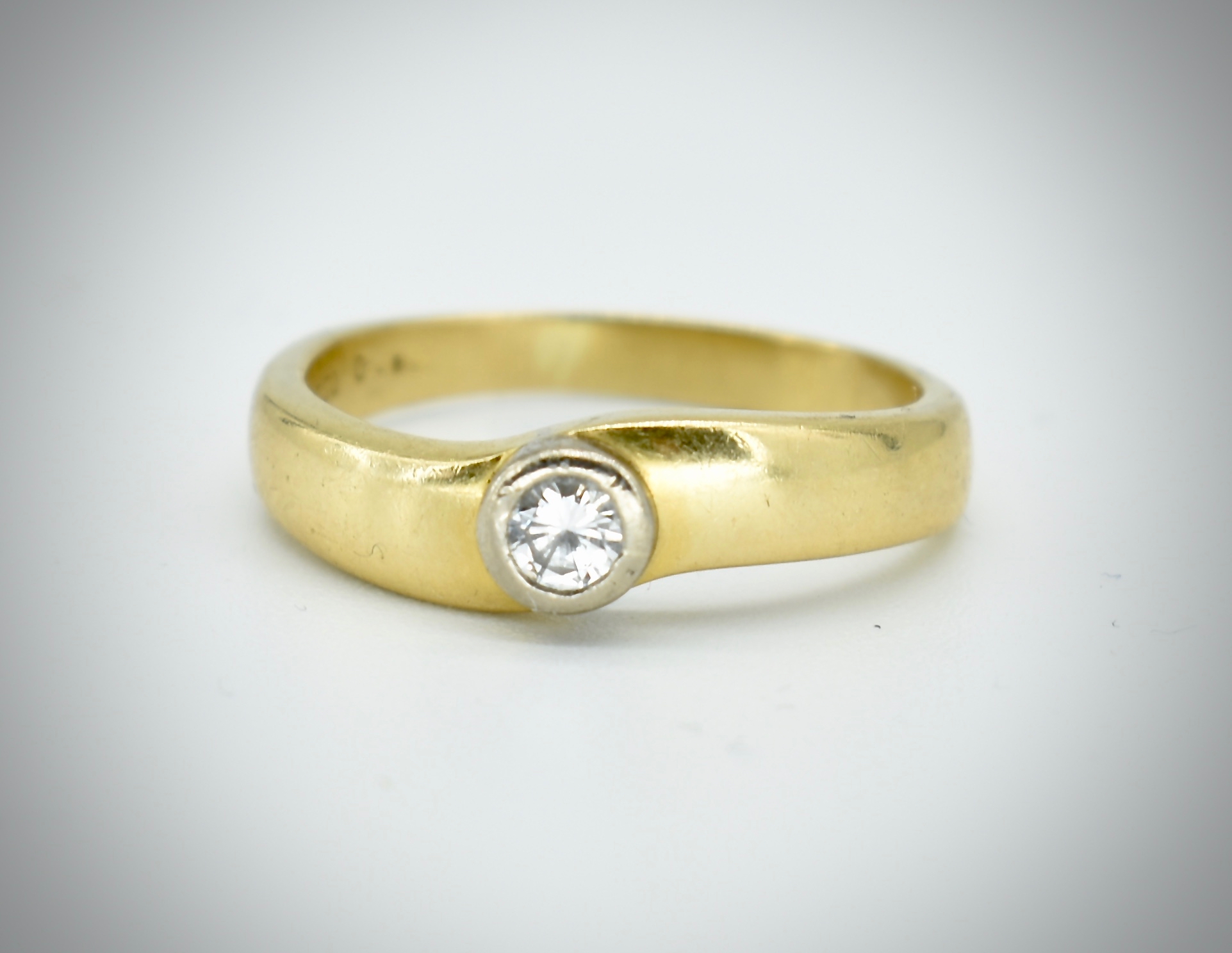 18ct Gold Diamond Solitaire Ring