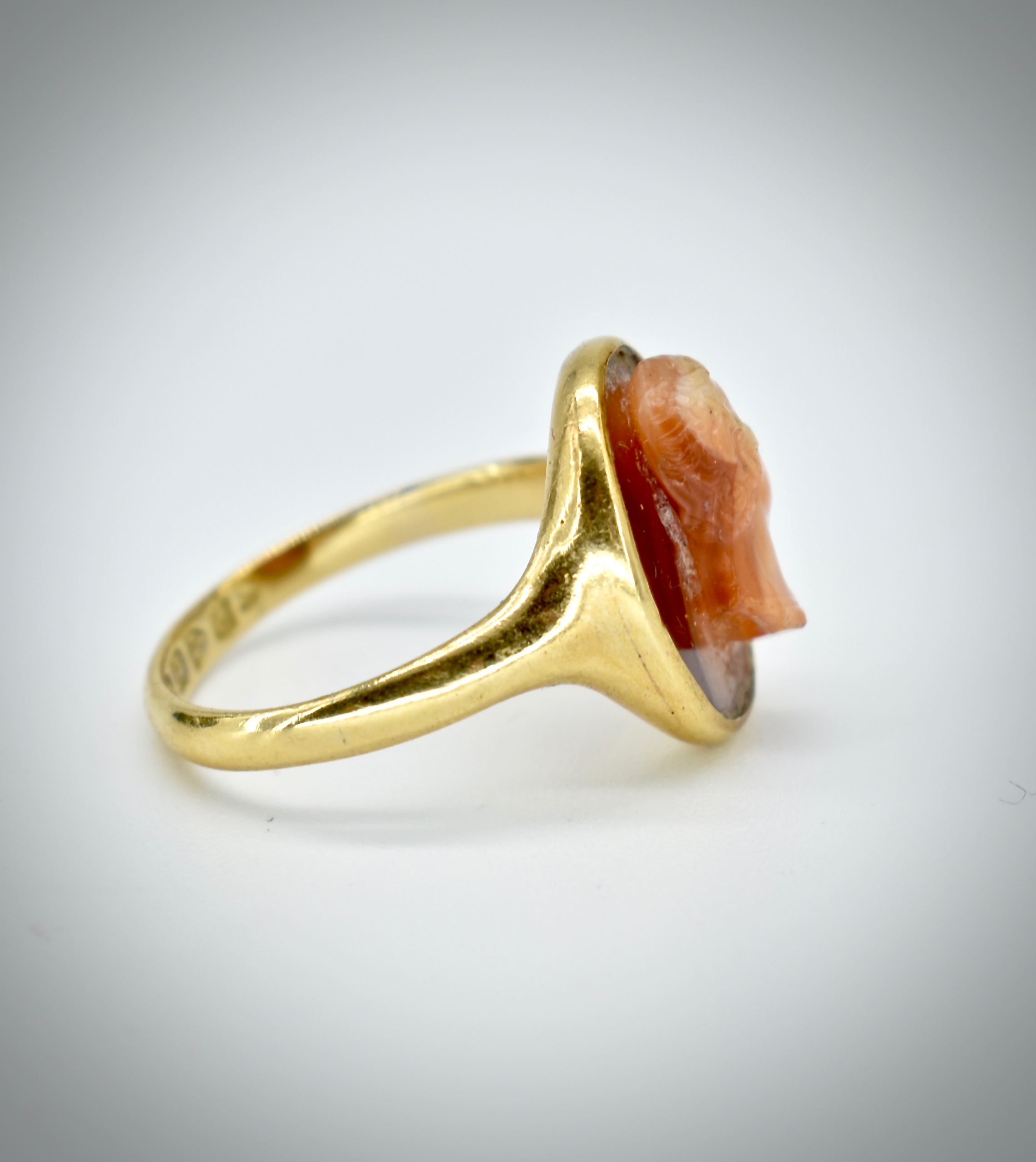 Hallmarked antique 18ct Gold Cameo Ring - Image 2 of 7