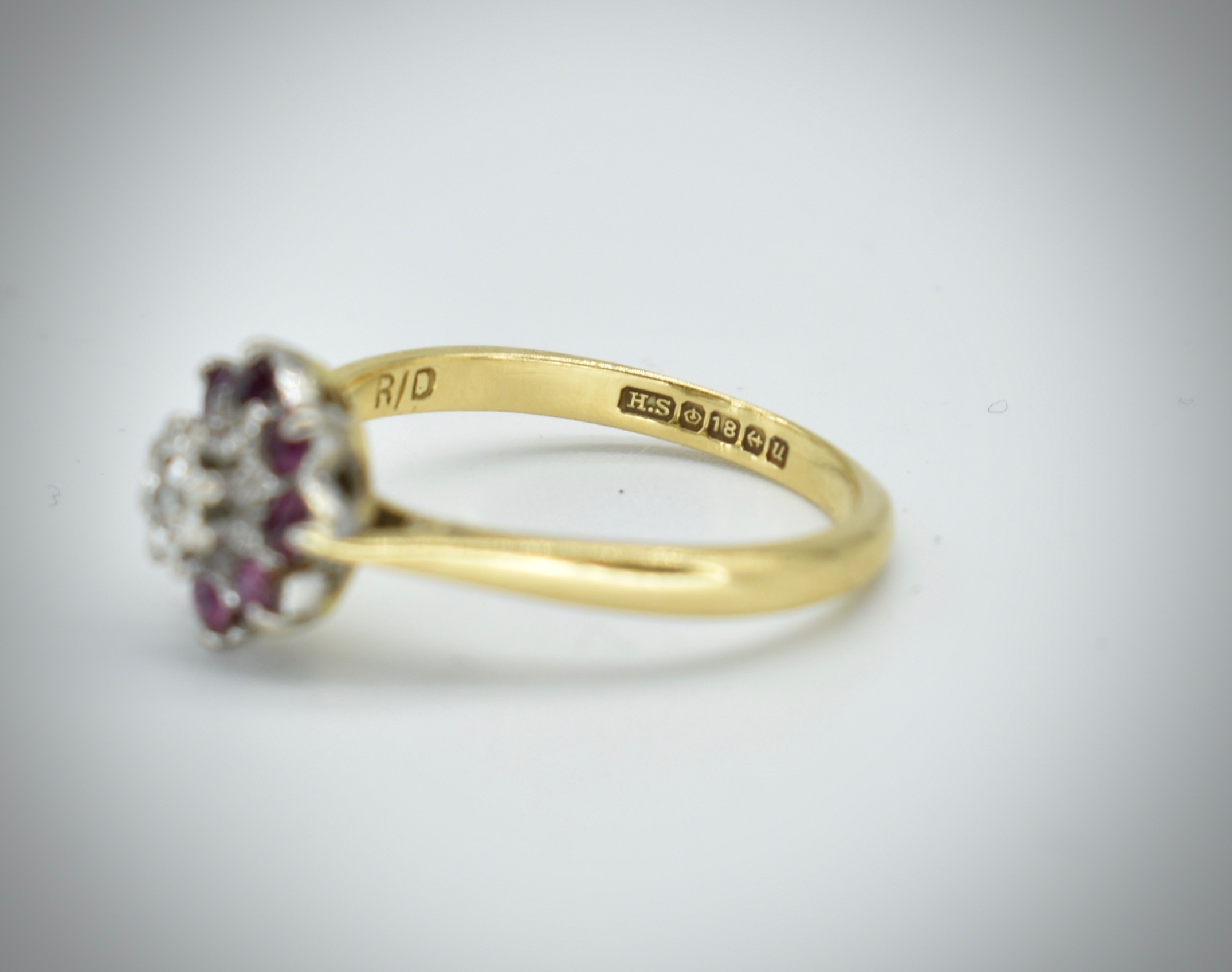 18ct Gold And Diamond Cluster Ring - Image 3 of 4