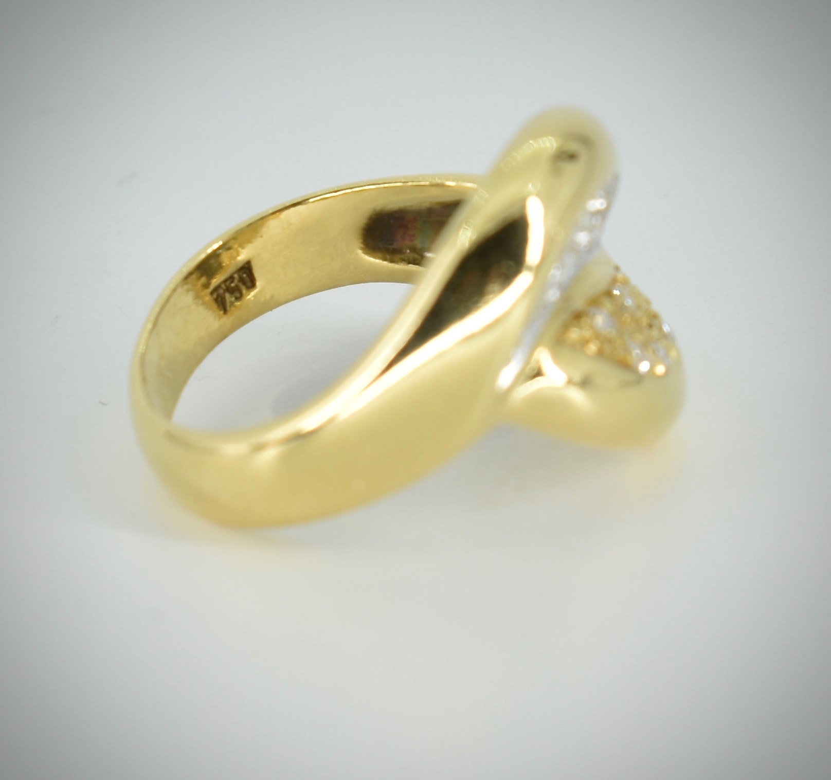18ct Gold & Diamond Diamond Dress Ring - Image 2 of 3