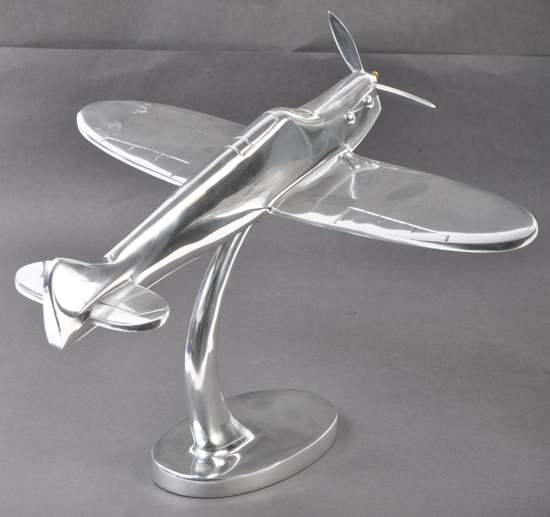 LARGE IMPRESSIVE VINTAGE CHROME MODEL OF A WWII SPITFIRE - Bild 5 aus 7